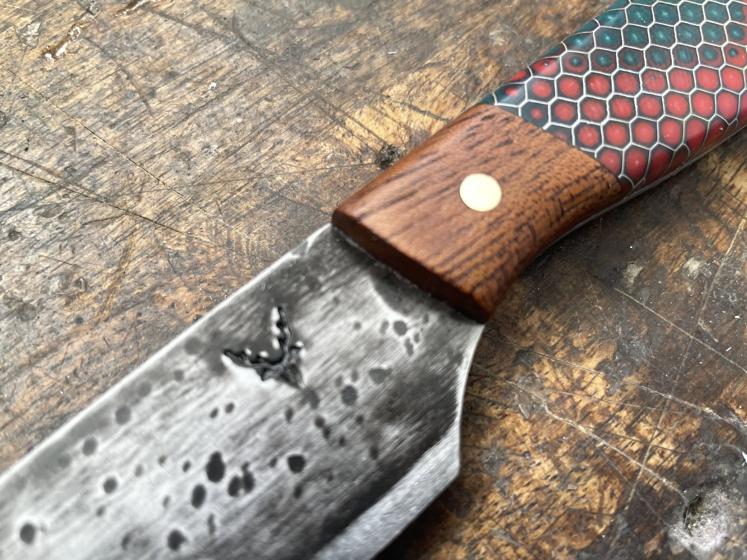 4 inch utility knife w honeycomb close up