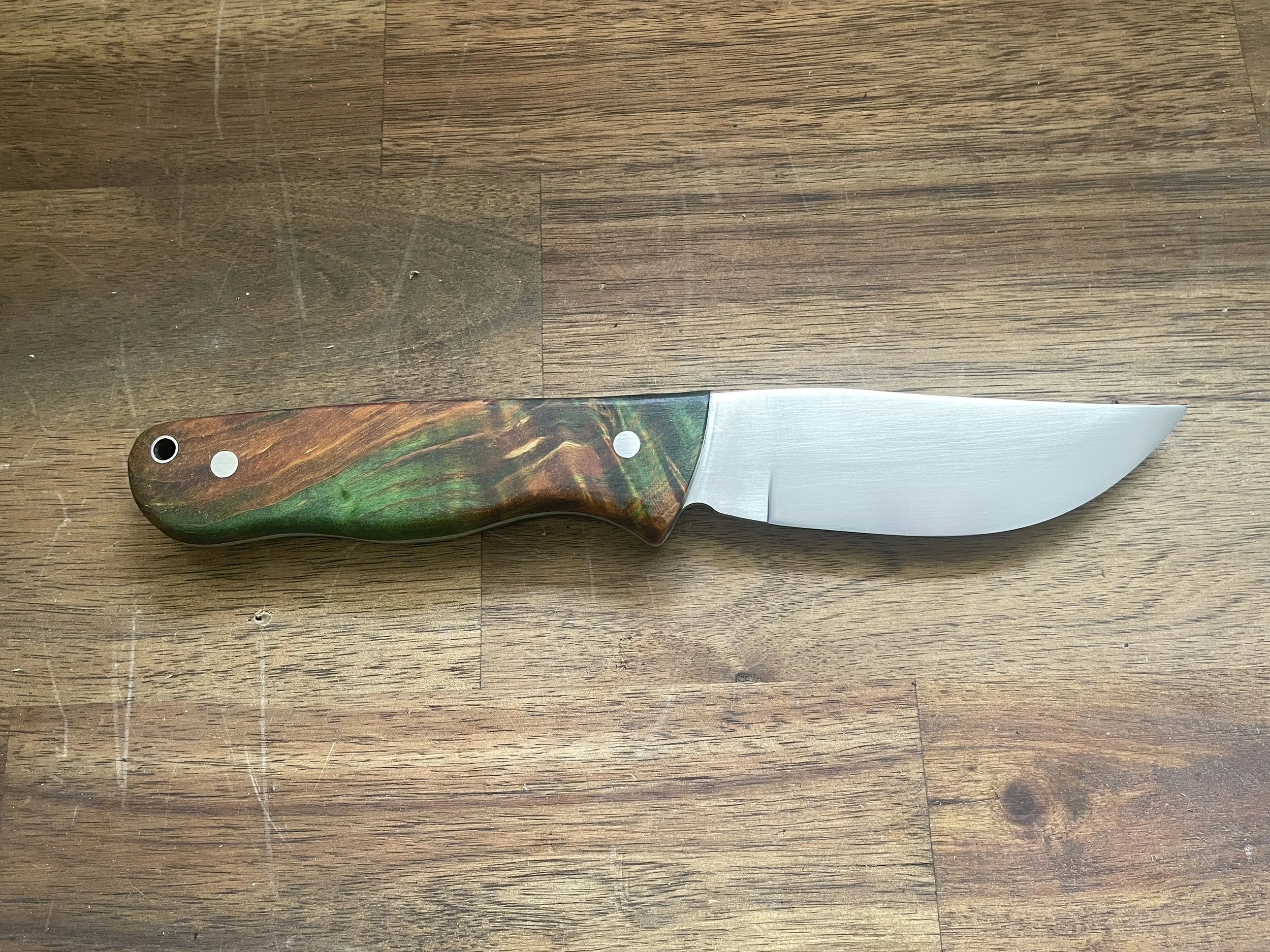 Curly Birch Knife Camo facing right