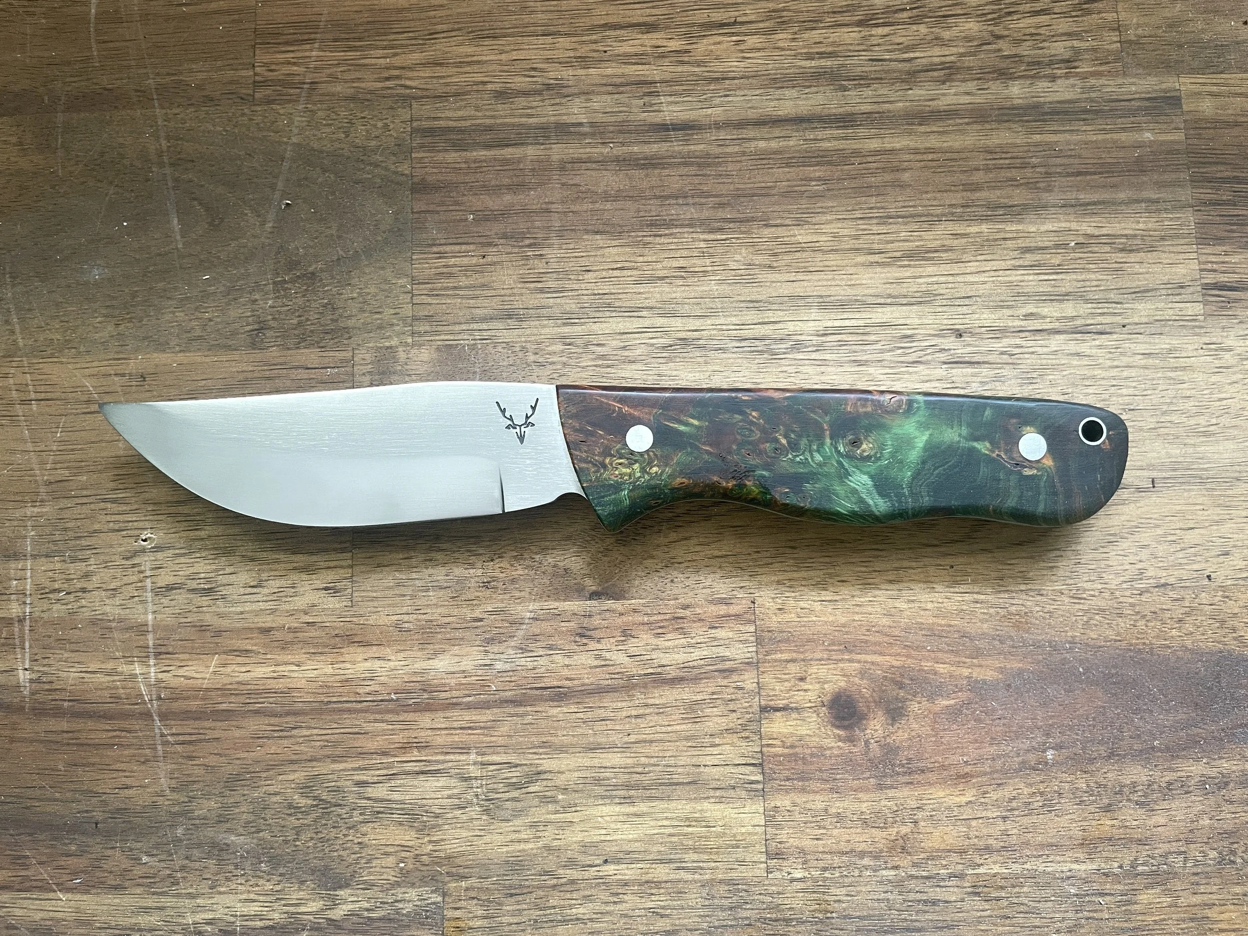 Curly Birch Knife Camo facing left