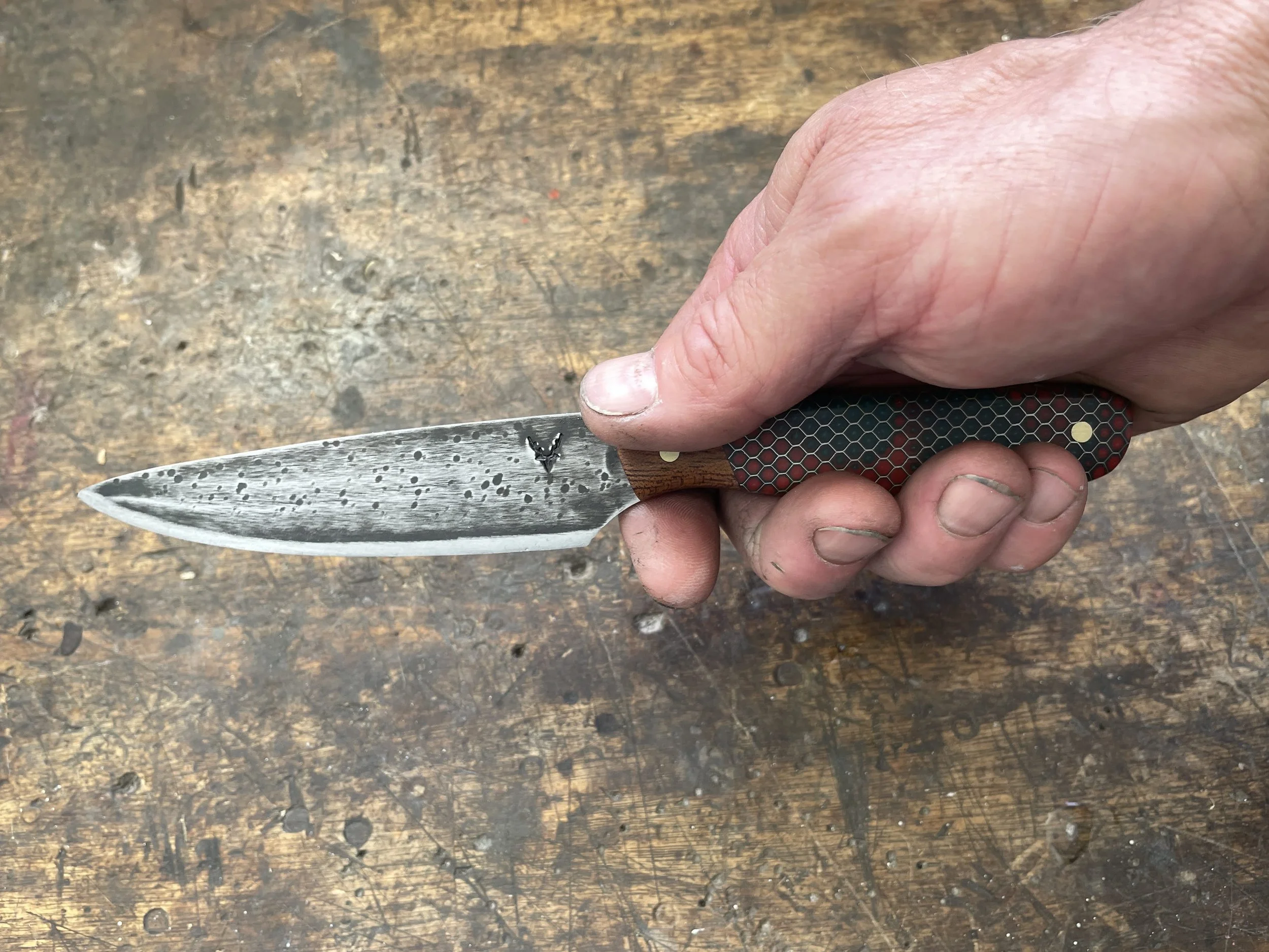 4 inch utility knife w honeycomb in the hand