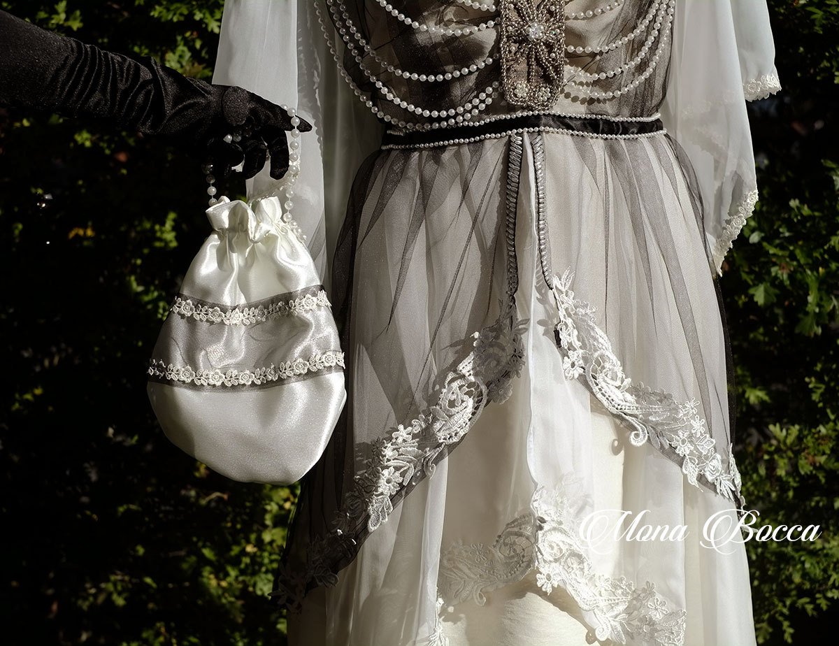 Silk Chiffon Bridal Clutch With Brooch, Wedding Clutch in White or Ivory -  Etsy | Bridal clutch, Wedding clutch purse, Wedding bag