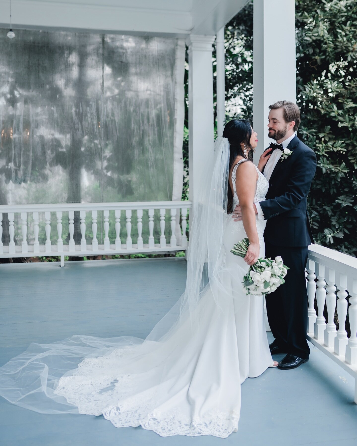 simplify your wedding to-do&rsquo;s. cross floral, photography, planning + more off the list by checking out package offerings when you book the Whitlock Inn✨

venue: @whitlockinn 
in-house photography: @_cdphotography 
in-house floral: @hbfloraldesi