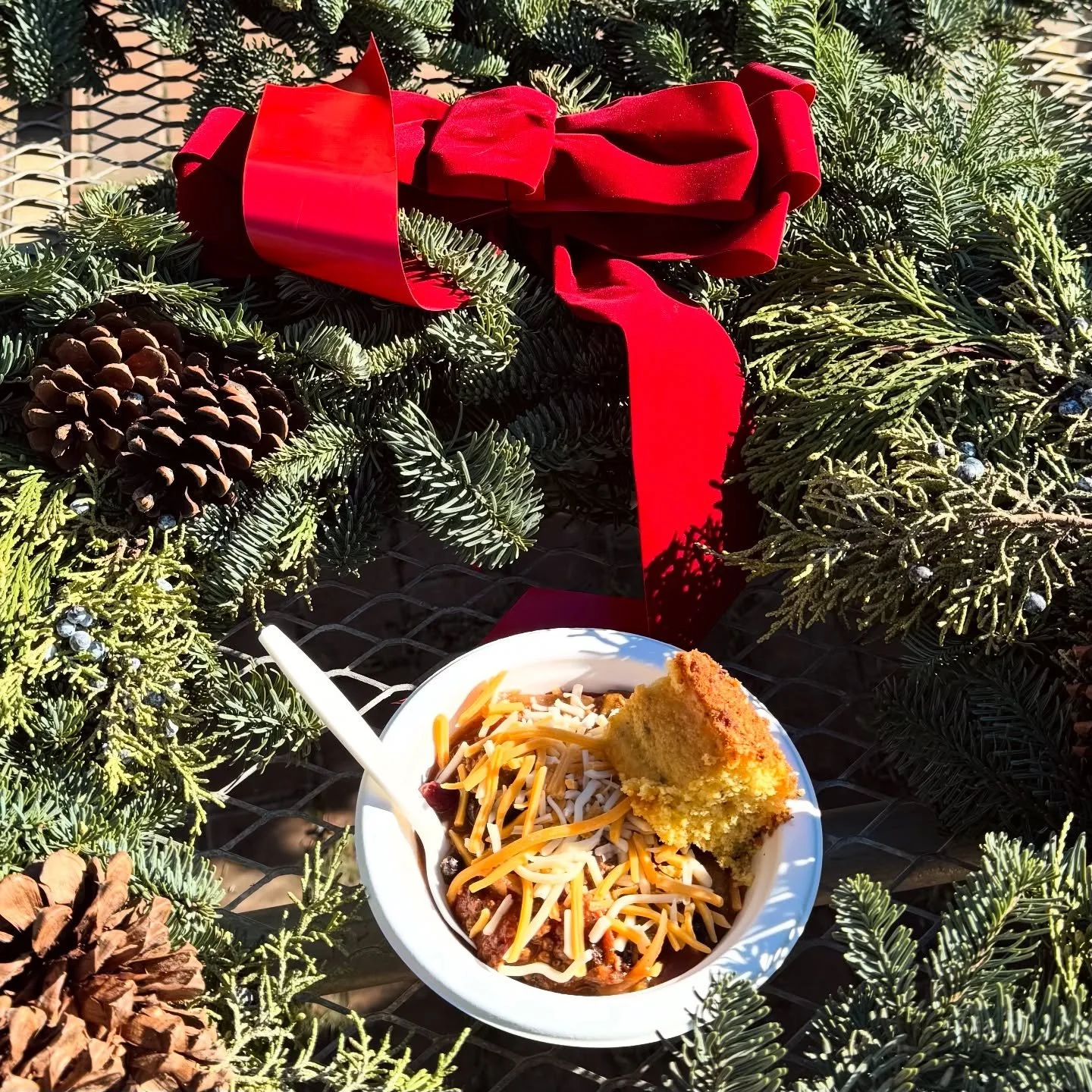 𝗜𝘁&rsquo;𝘀 𝗖𝗛𝗜𝗟𝗜 𝗪𝗘𝗘𝗞𝗘𝗡𝗗&mdash;AKA the best weekend of the season! 🌶️ Stop by today (Saturday, 12/6) or tomorrow (Sunday, 12/7) to enjoy some of Kevin&rsquo;s famous, fabulous chili while you shop! 🌶️ Tell your friends, bring your fa