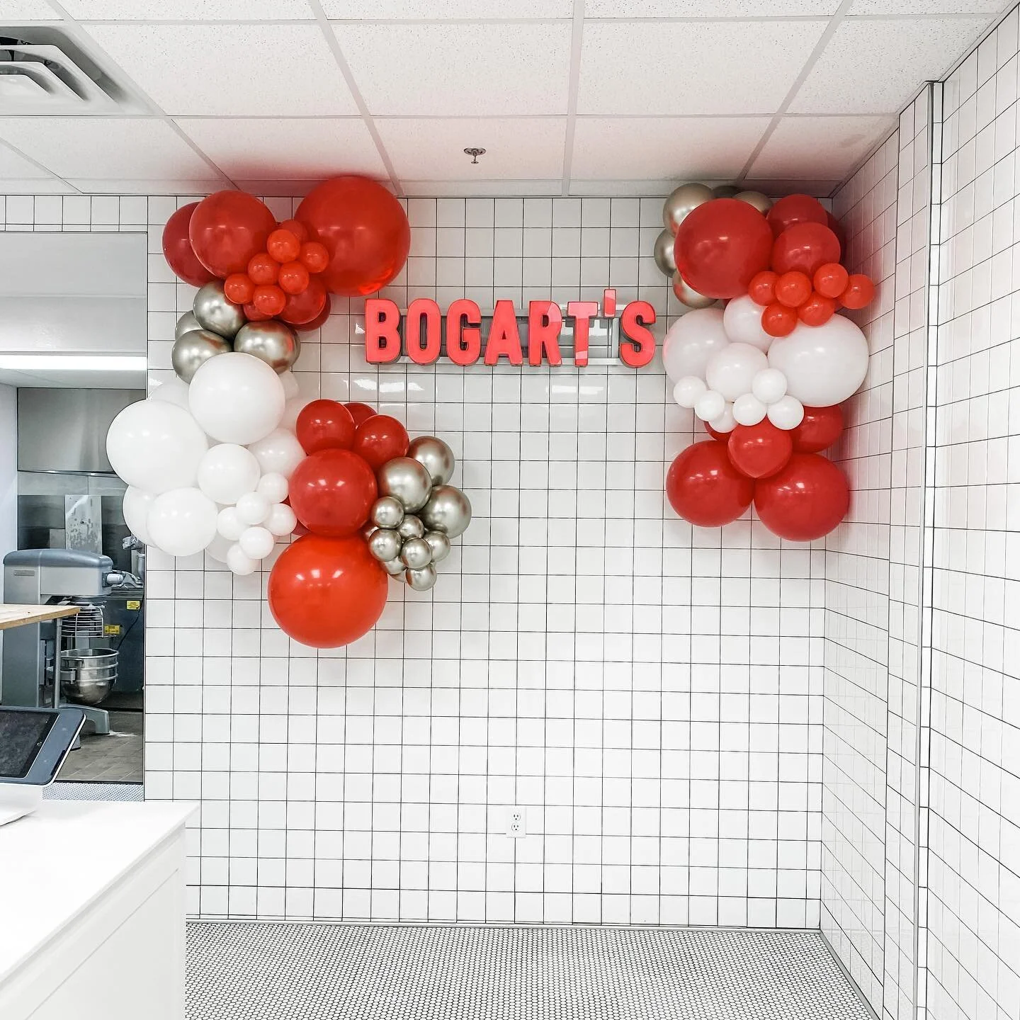 It has been so much fun working with @bogartsdoughnuts during their grand opening weekend. If you are local, you must try their doughnuts! The chocolate cake is my fav, but you truly cannot go wrong. 

#miraclemileshops #grandopening #grandopeningbal