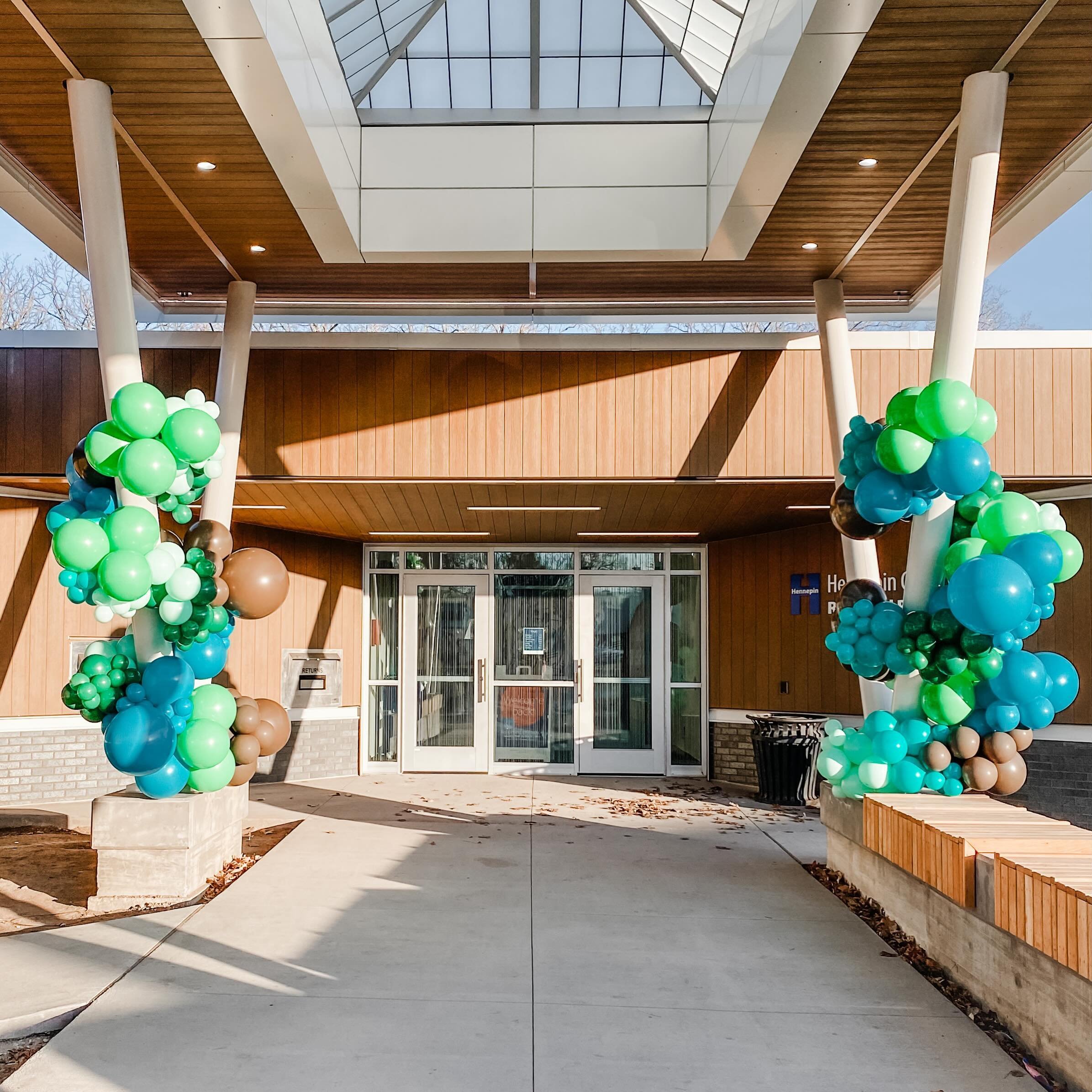 Library grand openings are the best. Thank you @hclib for letting us help you celebrate! 📖 🌎 

#balloondecor #grandopeningballoons #librarygrandopening #twincitiesballoonstylist #twincitiesballoondecor #minneapolisballoons #minneapolisballoonstylis