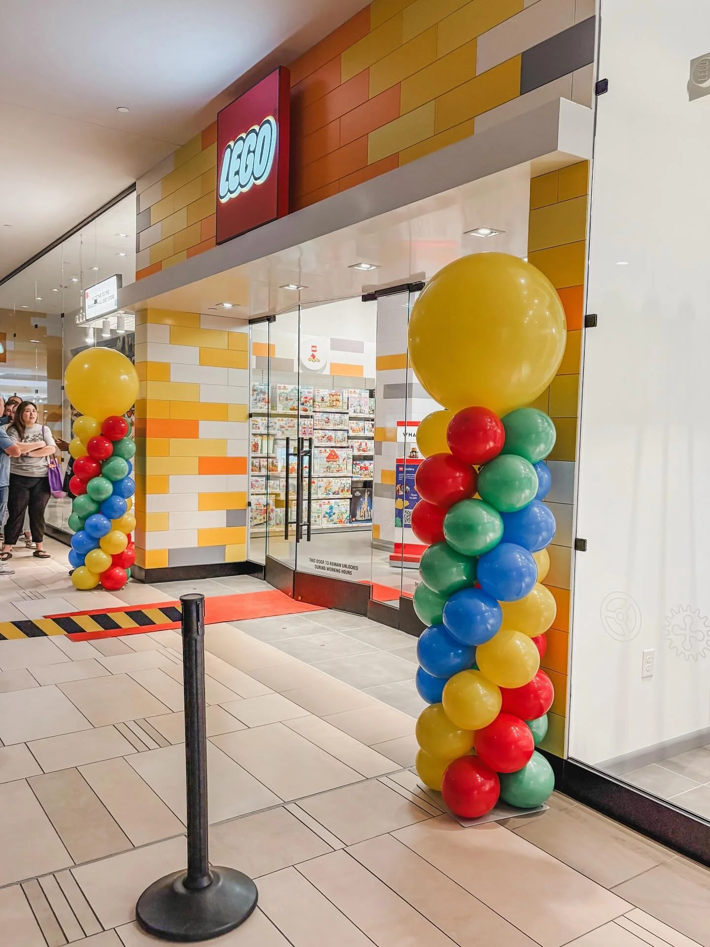 Congrats to @ridgedalecenter for the grand opening of your @lego store! 

If you are local, check them out this weekend! They will have lots of fun activities for kids and adults. 

#legostore #legostoregrandopening #balloondecor #legoballoondecor