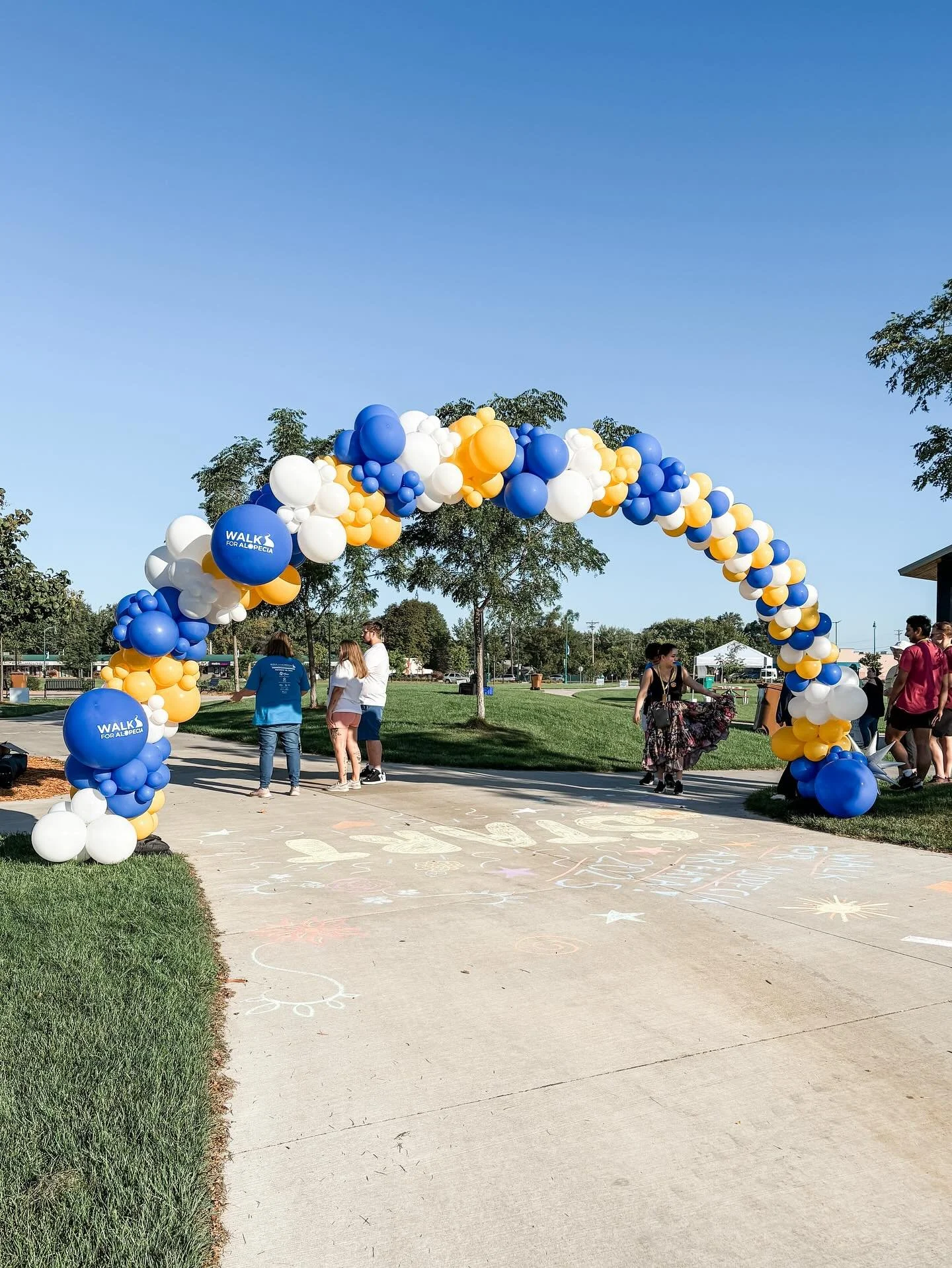 Our whimsy arch is a combination of classic and organic. Thank you @shophiphiparray for the inspiration! 

#balloonarch #minnesotaballoonartist #minnesotaballoons #balloonsforwalk #minnesotaballoonarch #minnesota #twincities #walkforalopecia #alopeci