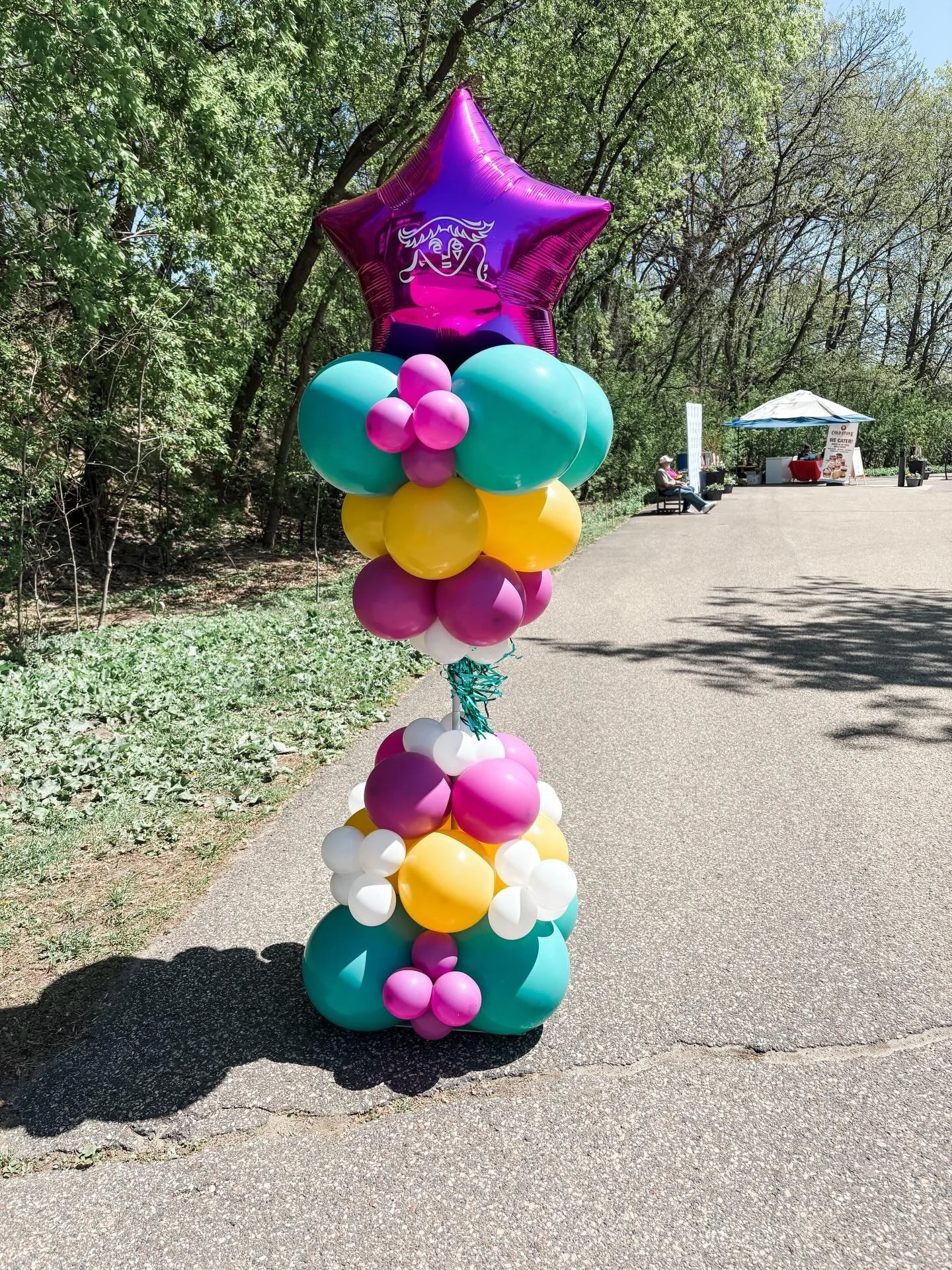 Shoutout to all the balloon artists and event designers who wage war against the wind every weekend. 🤪

One photo is all we need to prove we were there. 🤣

#balloondecor #minnesotaballoonartist #twincitiesballoons #balloontower