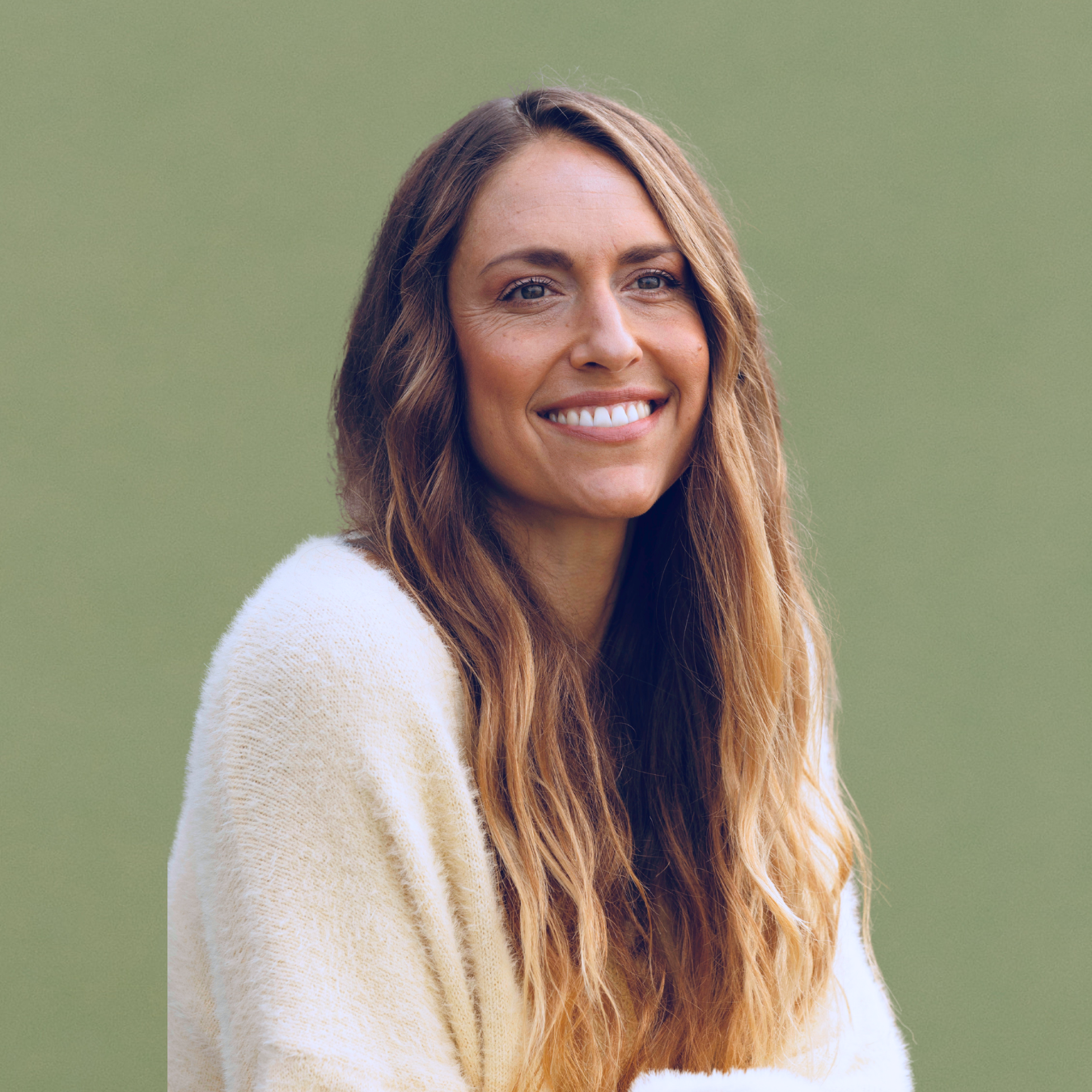 Shania Headshot-4.png