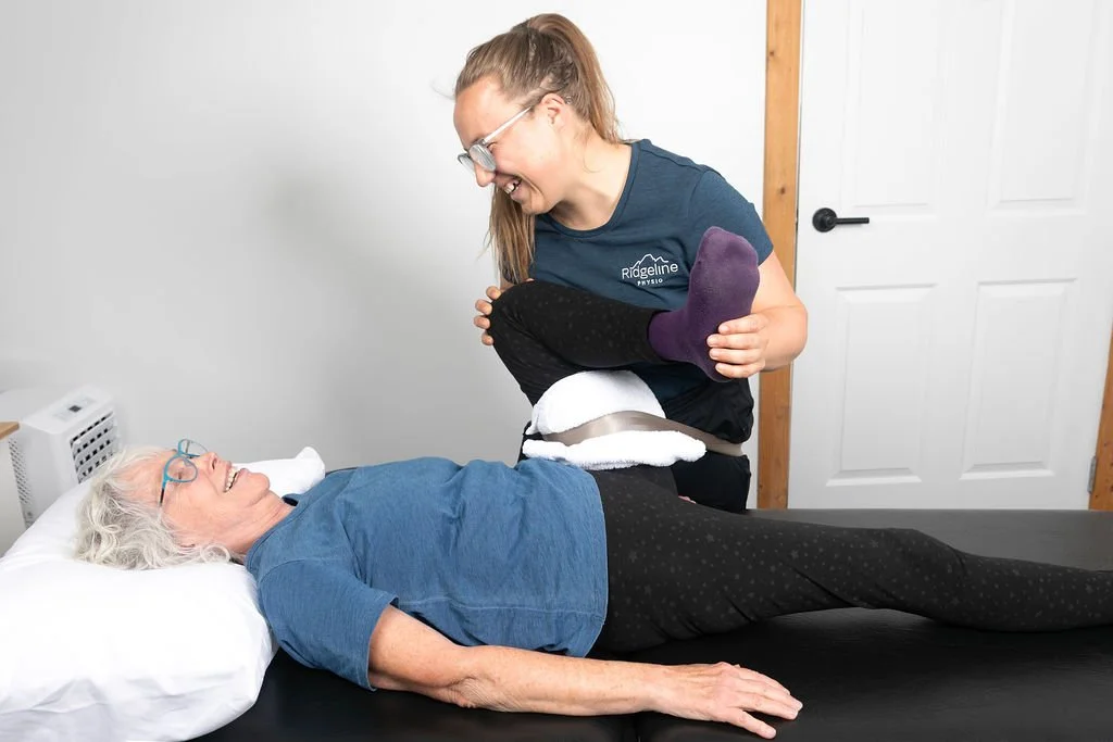 A Physio in Fernie at Ridgeline Physio performing Manual therapy treatment