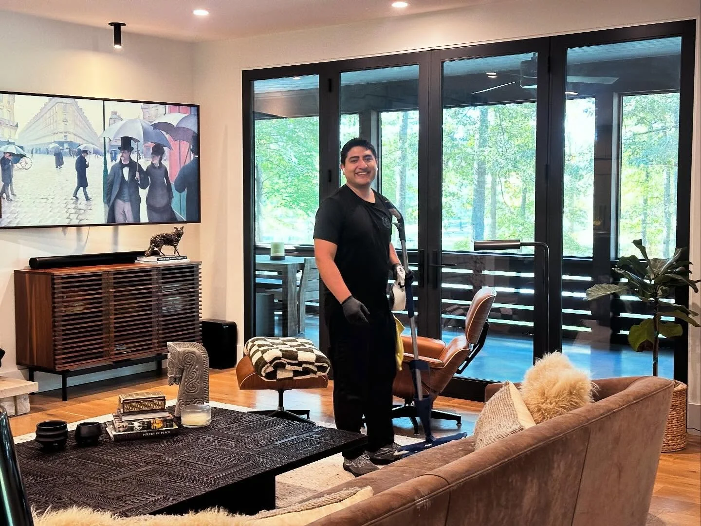 Hard work, big smiles, and a whole lot of sparkle ✨
Our team puts their heart into every clean, and it shows!🤍 
 
#BsCleanTouch #TeamBCT #SmallBizBigHeart #CleanSpacesHappyFaces