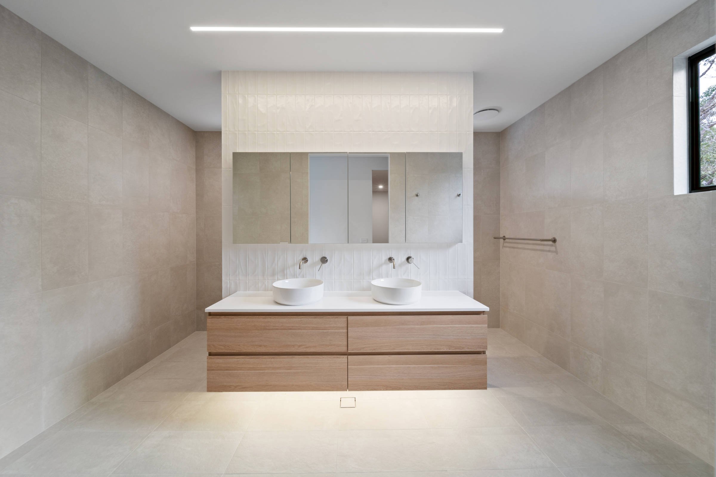 holmes-building-and-design-south-coast_fern-way-culburra-beach_bathroom-2.jpg