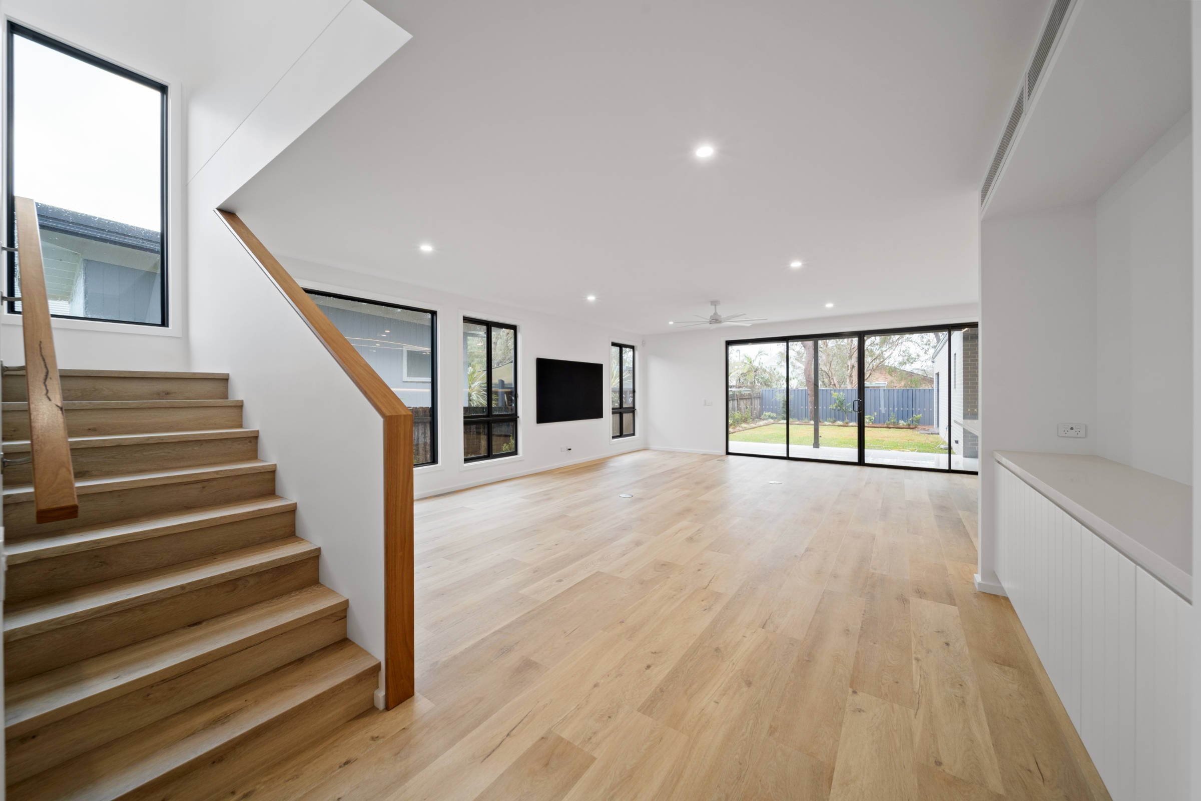 holmes-building-and-design-south-coast_fern-way-culburra-beach_staircase-dining-lounge.jpg