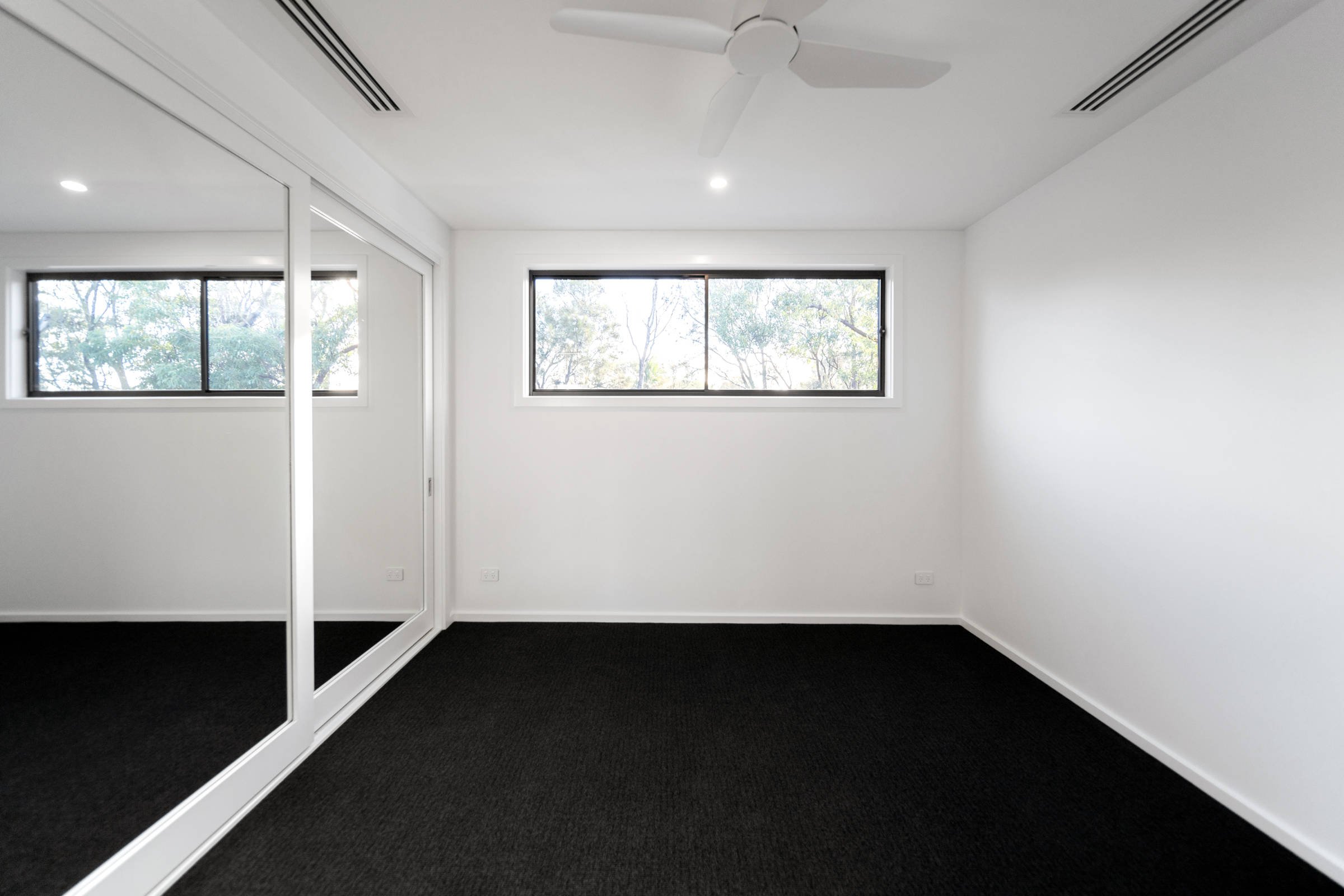 holmes-building-and-design-south-coast_fern-way-culburra-beach_bedroom-3.jpg
