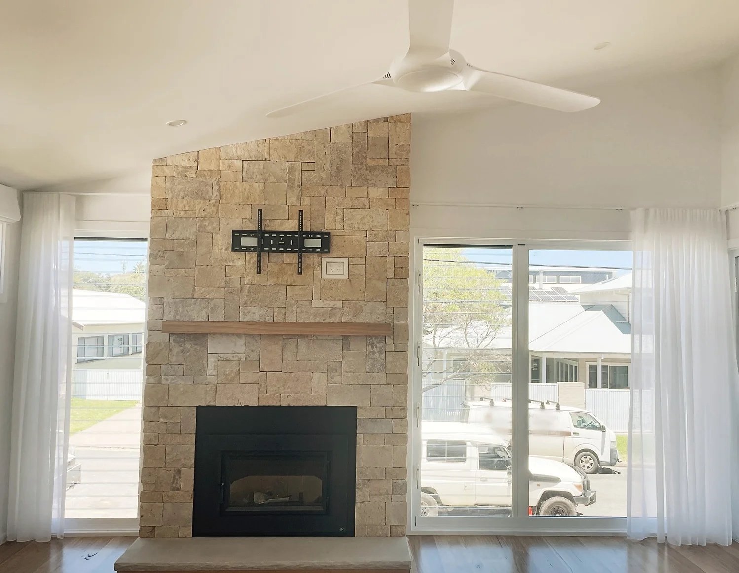 Holmes-Building-South-Coast-Piscator-Avenue-2-Currarong-Stone-Fireplace.jpg