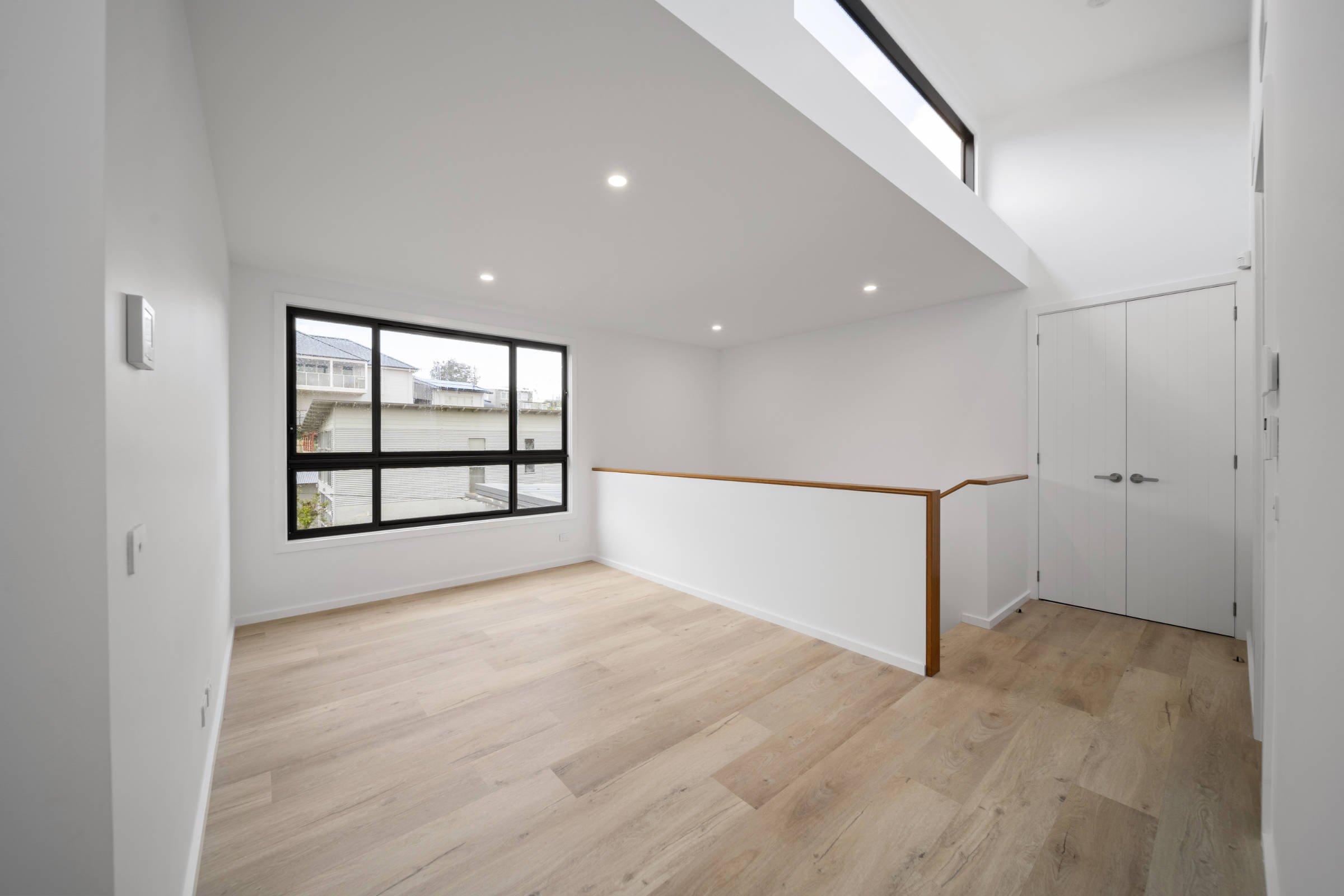 holmes-building-and-design-south-coast_fern-way-culburra-beach_upstairs-landing.jpg