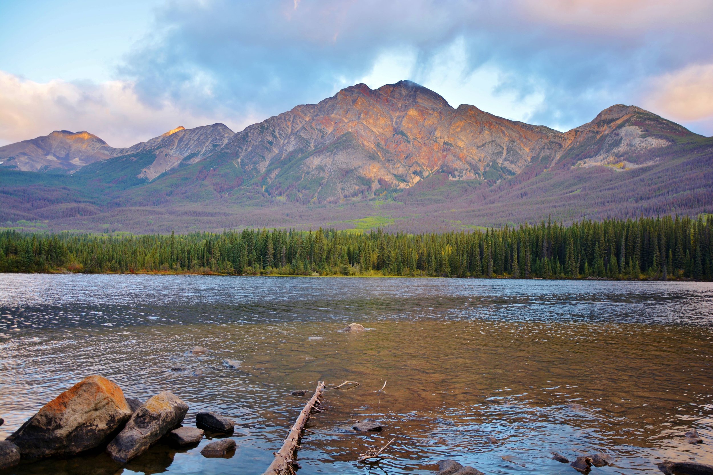 Canada - Lac Pyramide.JPG