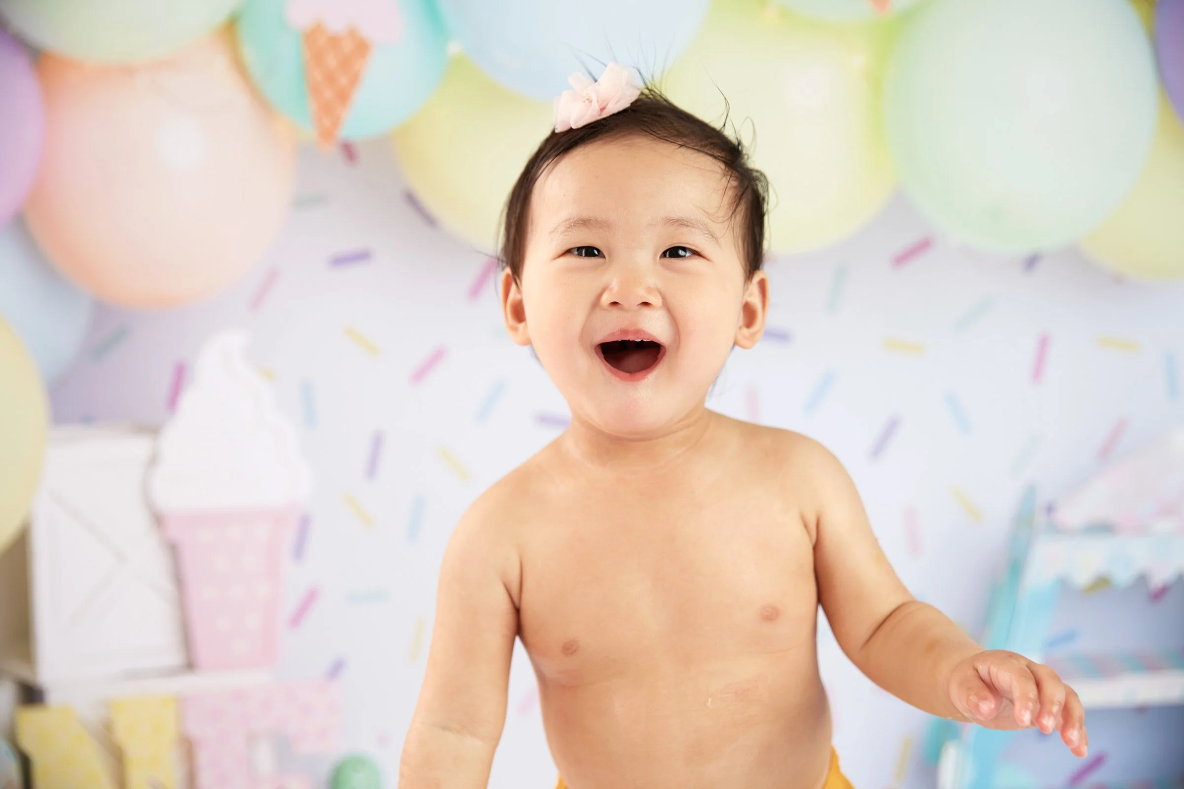 cake smash session with ice cream truck theme in Sydney studio_Eveline_13.jpg