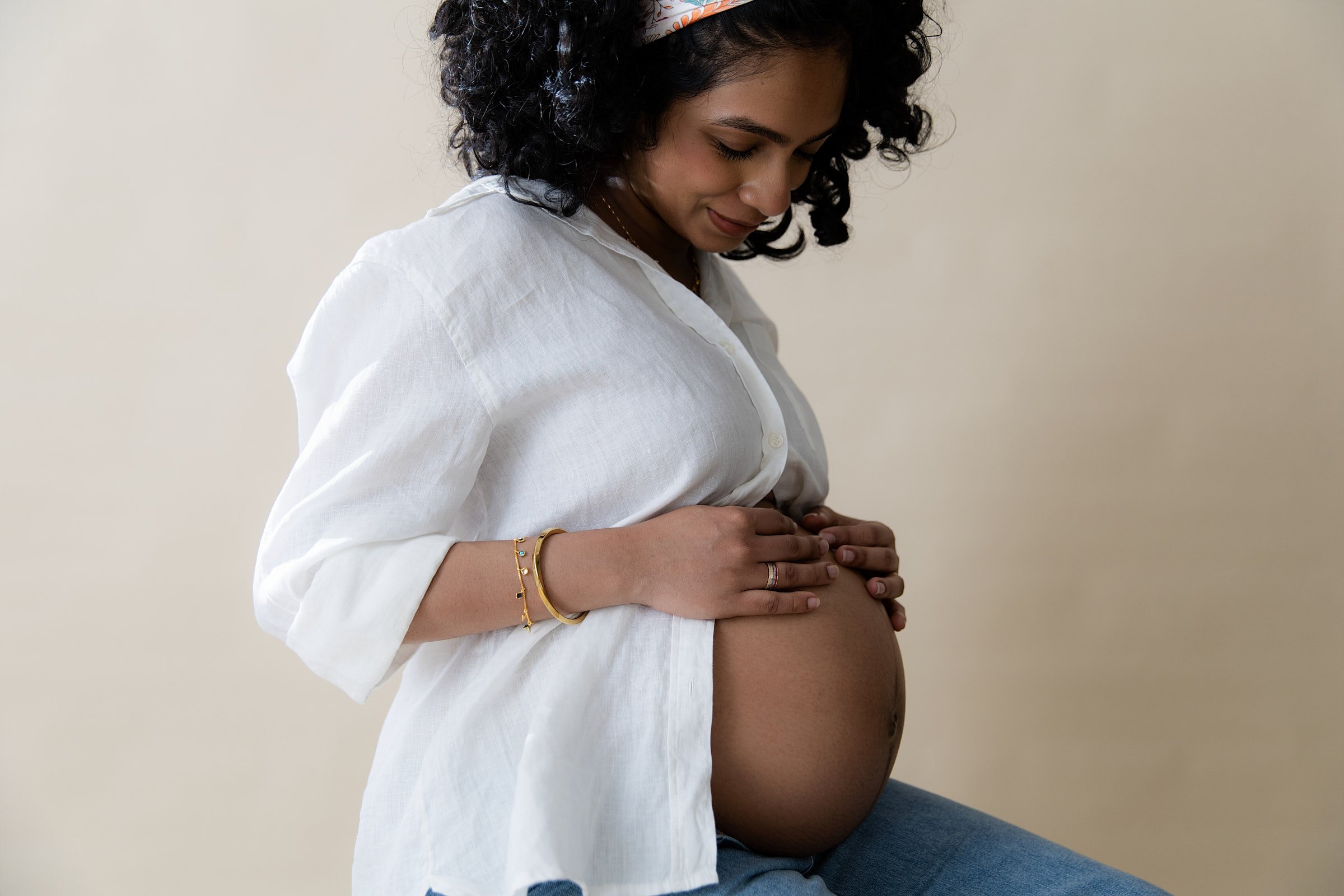maternity session is studio Rouse Hill_Sydney_1C3A5043.jpg