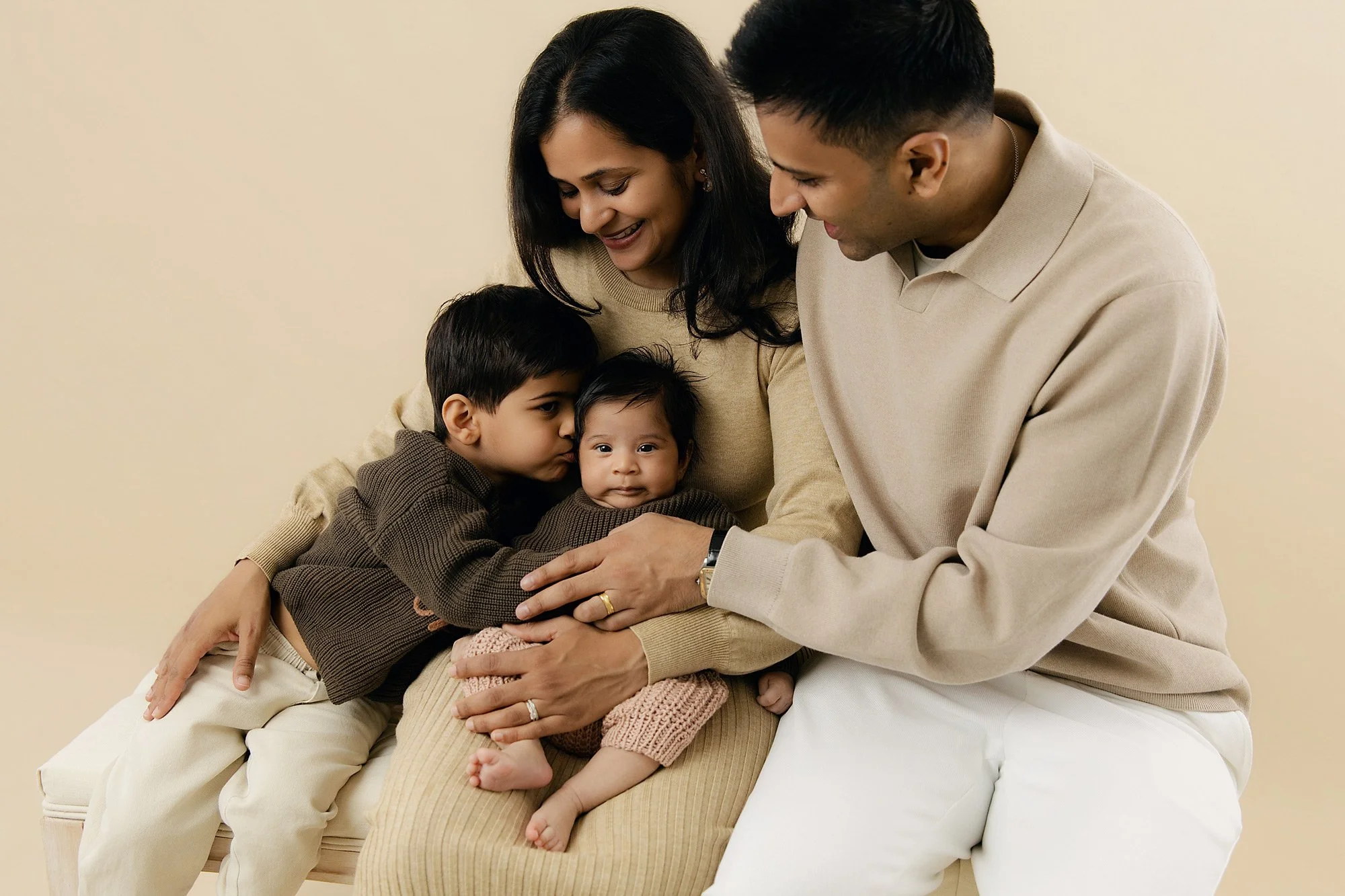 7 Simple Rules for Family Photoshoot Outfits — No Stylist Required