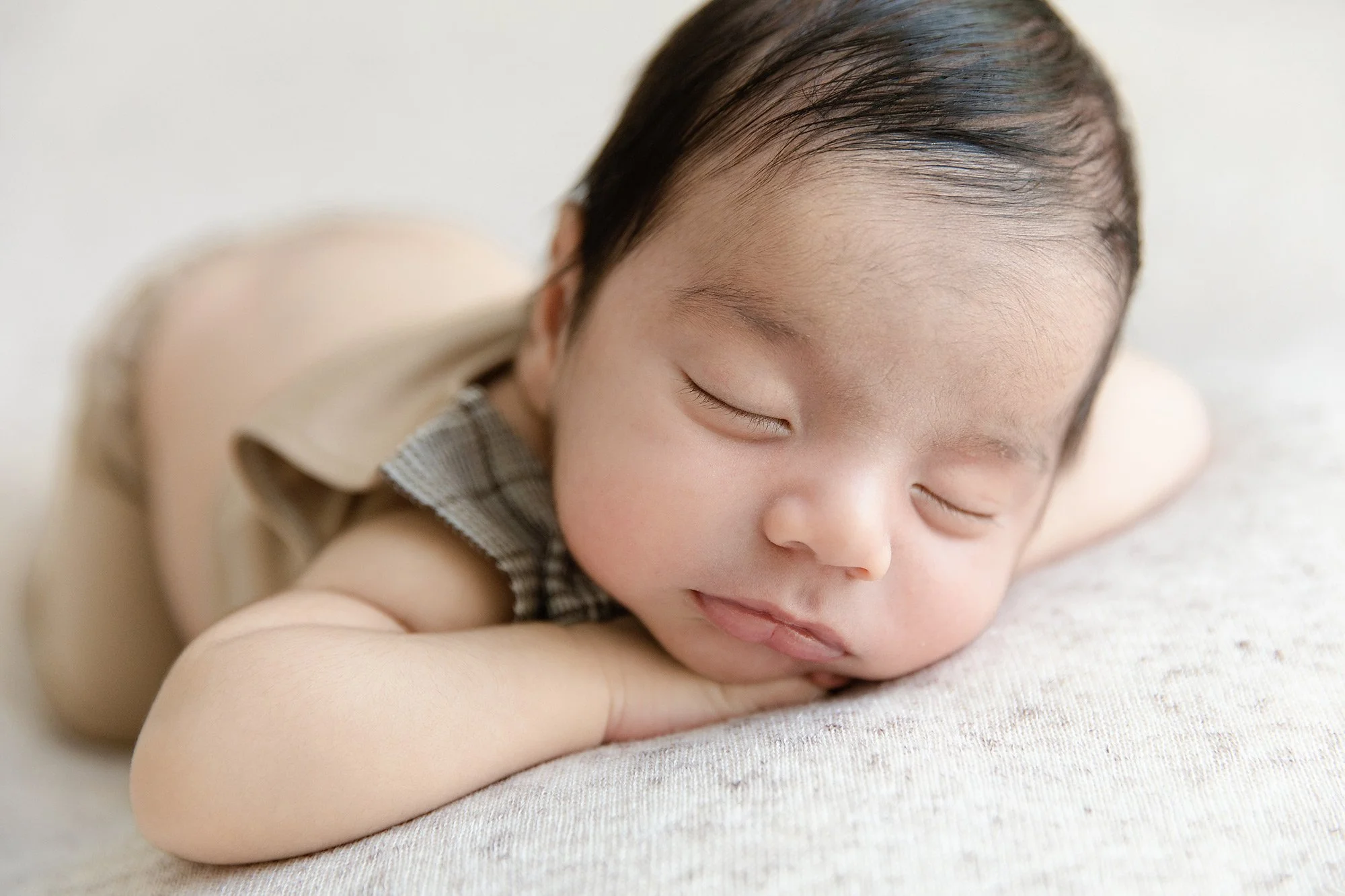 close-up-of-newborn-baby-boy-vhin-on-hands-classic-pose-during-Sydney-studio-session-1C3A9640-copy.jpg