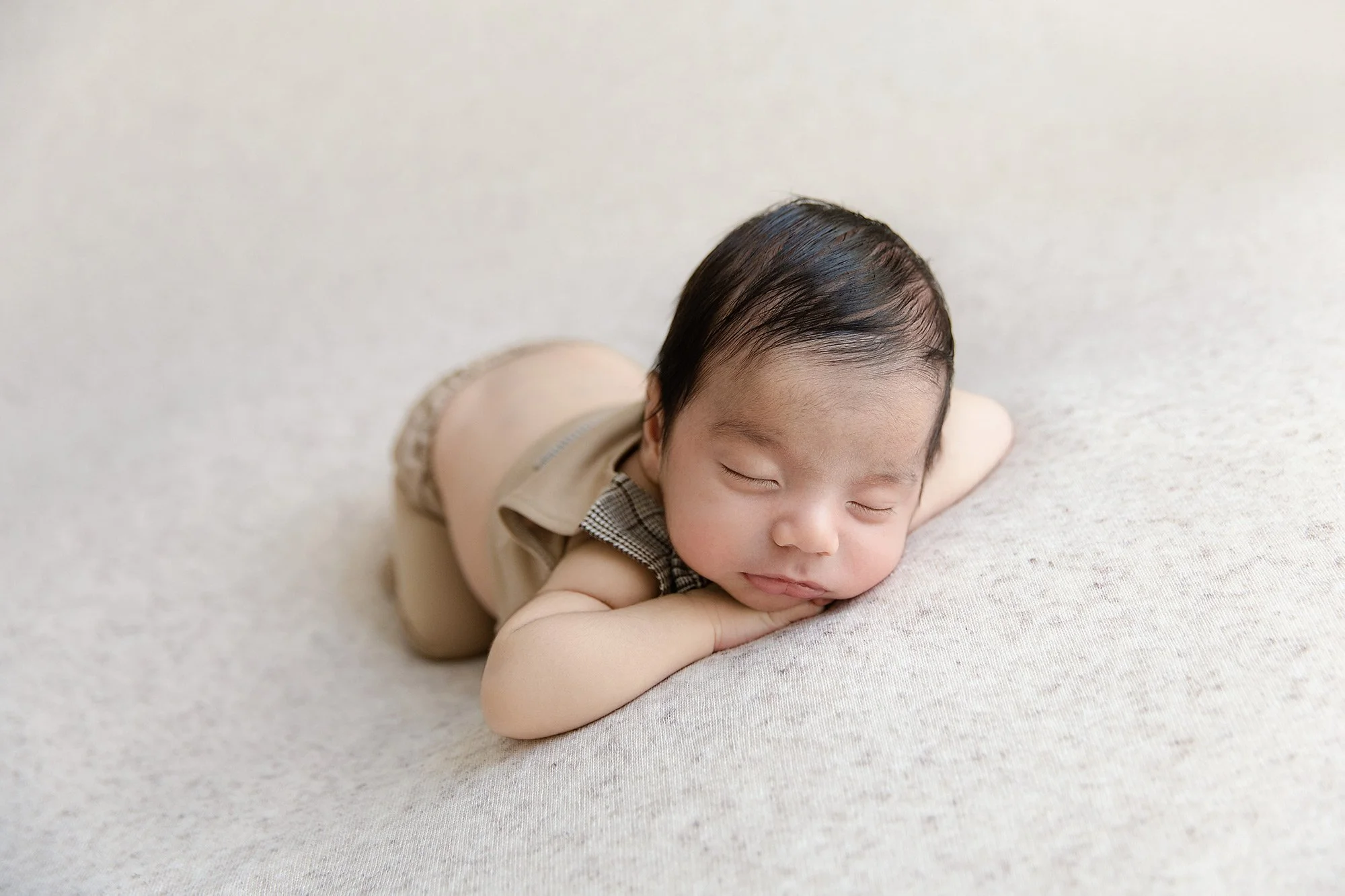 newborn-baby-boy-vhin-on-hands-classic-pose-during-Sydney-studio-session-1C3A9640-copy.jpg