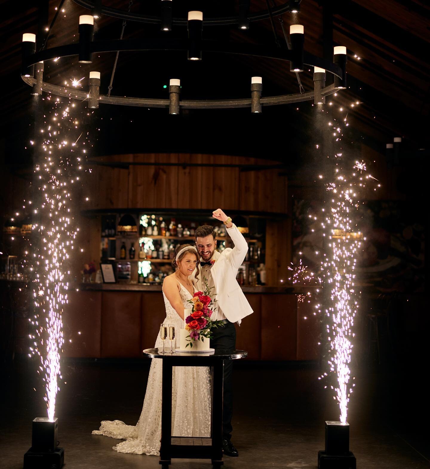 Emily &amp; Matt 💥

All cake cutting ceremonies must now involve fireworks... seriously, how epic is this?! 

Incredible photography @gavincatophotography 
Florals @poppy_tess_floral_studio 
Venue- The Stables @bendooleyestate