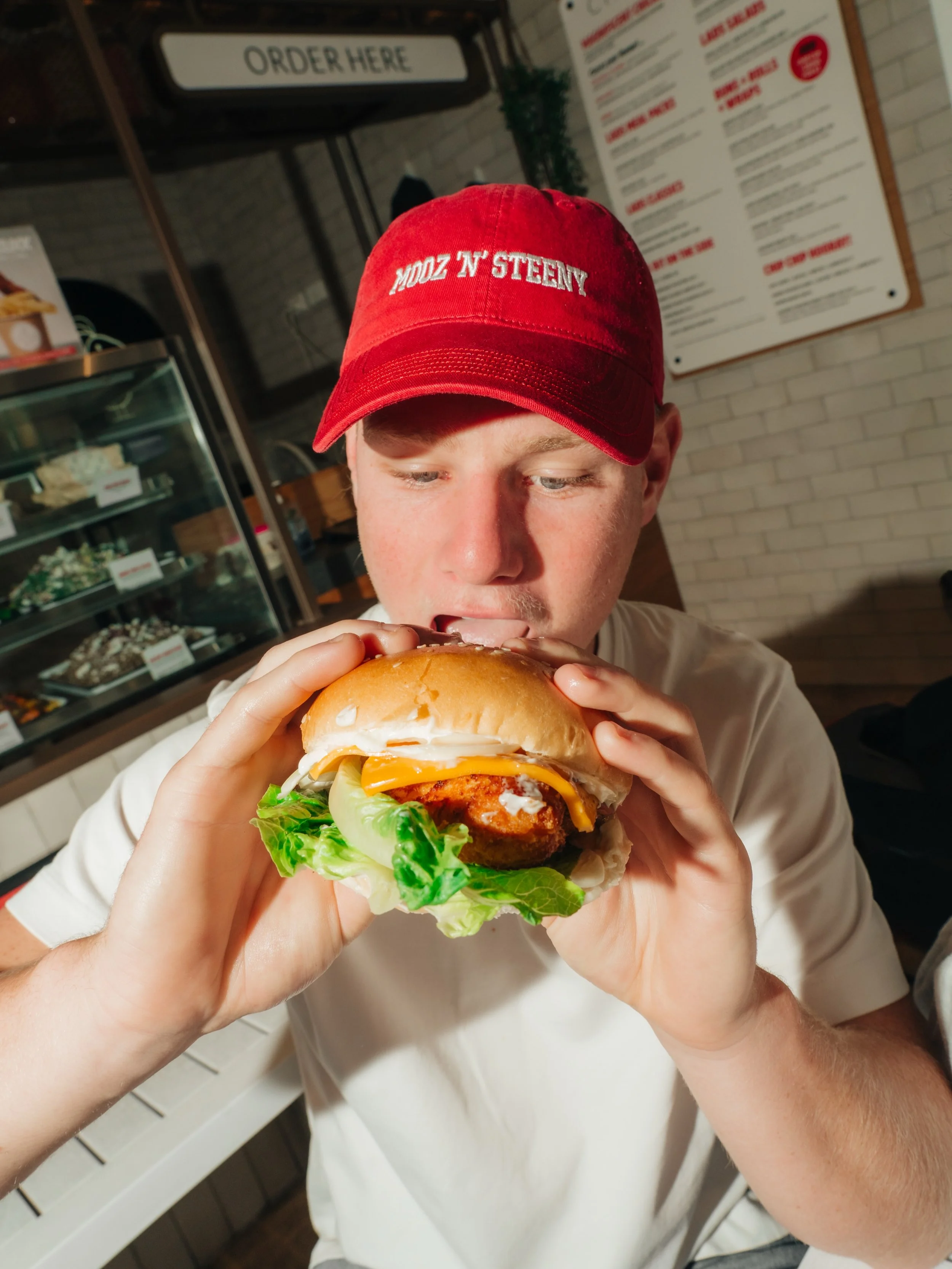 HEY!! BUNS ALERT 🚨 Slide to react 👉🏻👉🏻👉🏻
Have you tried all our Lads Buns? 🍔 (they say they&rsquo;re the best ones in town) 🐓🍗

#chickenlads #hampton #melbourne