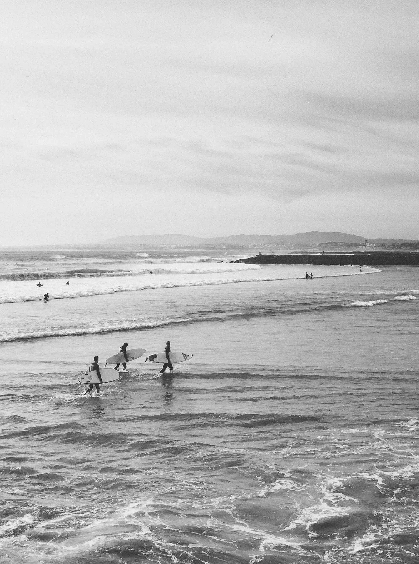 surfers-bg-img.jpg