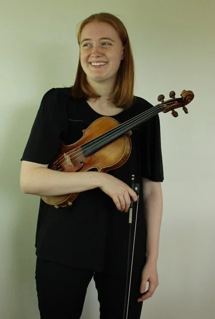 Elinor 2022 headshot.jpeg