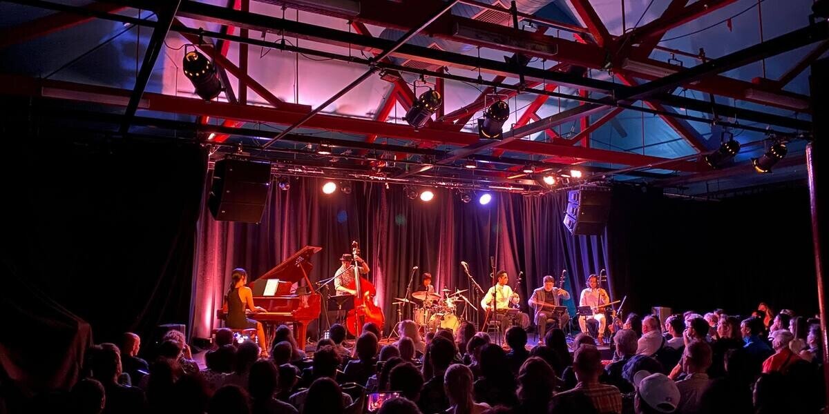 Where Tradition Swings // Silk Strings & Friends