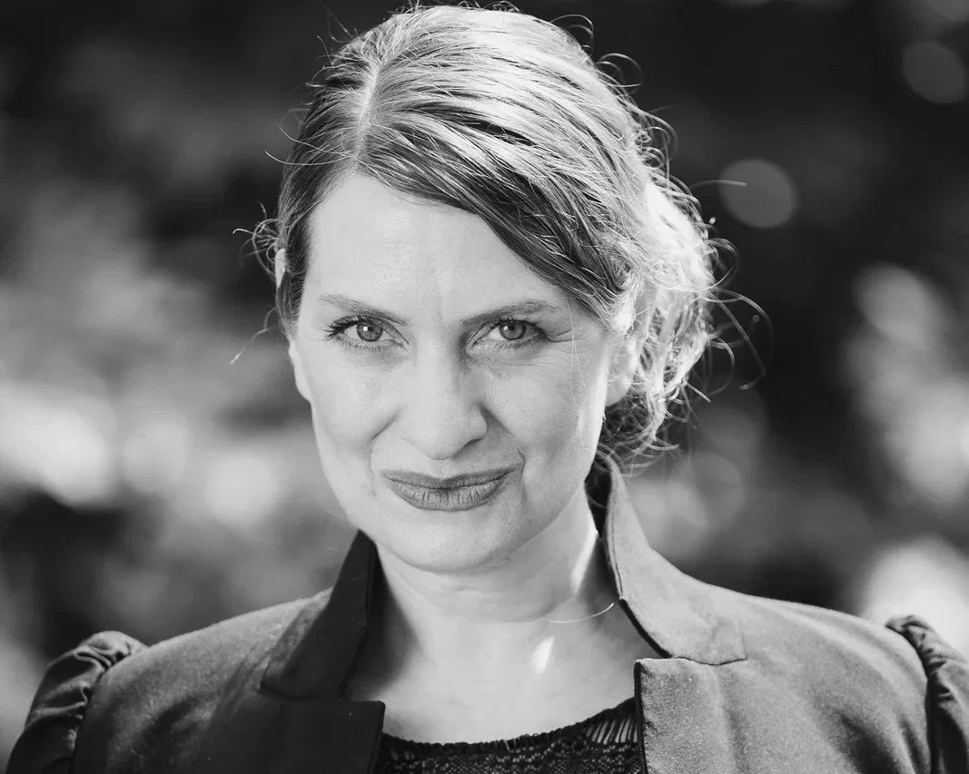 A black and white photography of Elizabeth McCall, Director of Chamber Music Adelaide.