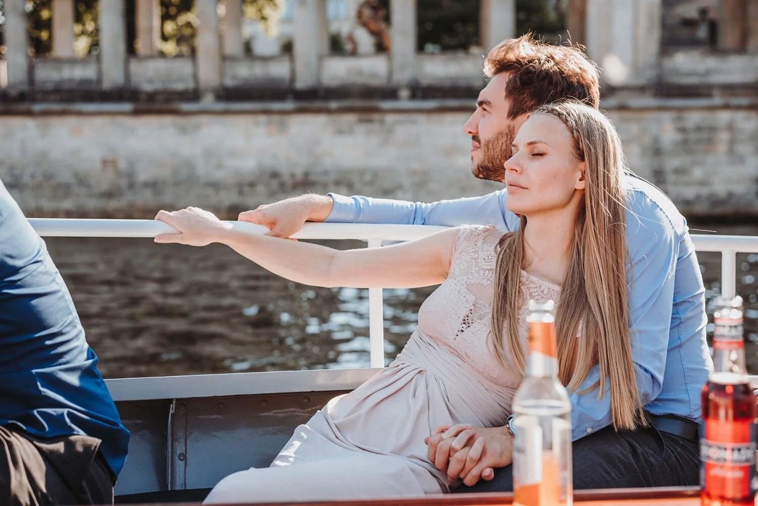 So plant ihr eure Hochzeit auf einem Boot in Berlin
