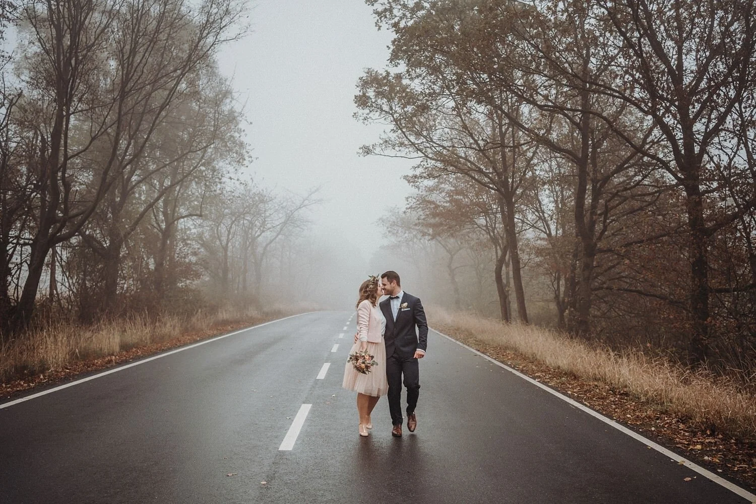 Hochzeit im Regen? Wir geben euch 8 Tipps, damit euer großer Tag nicht ins Wasser fällt