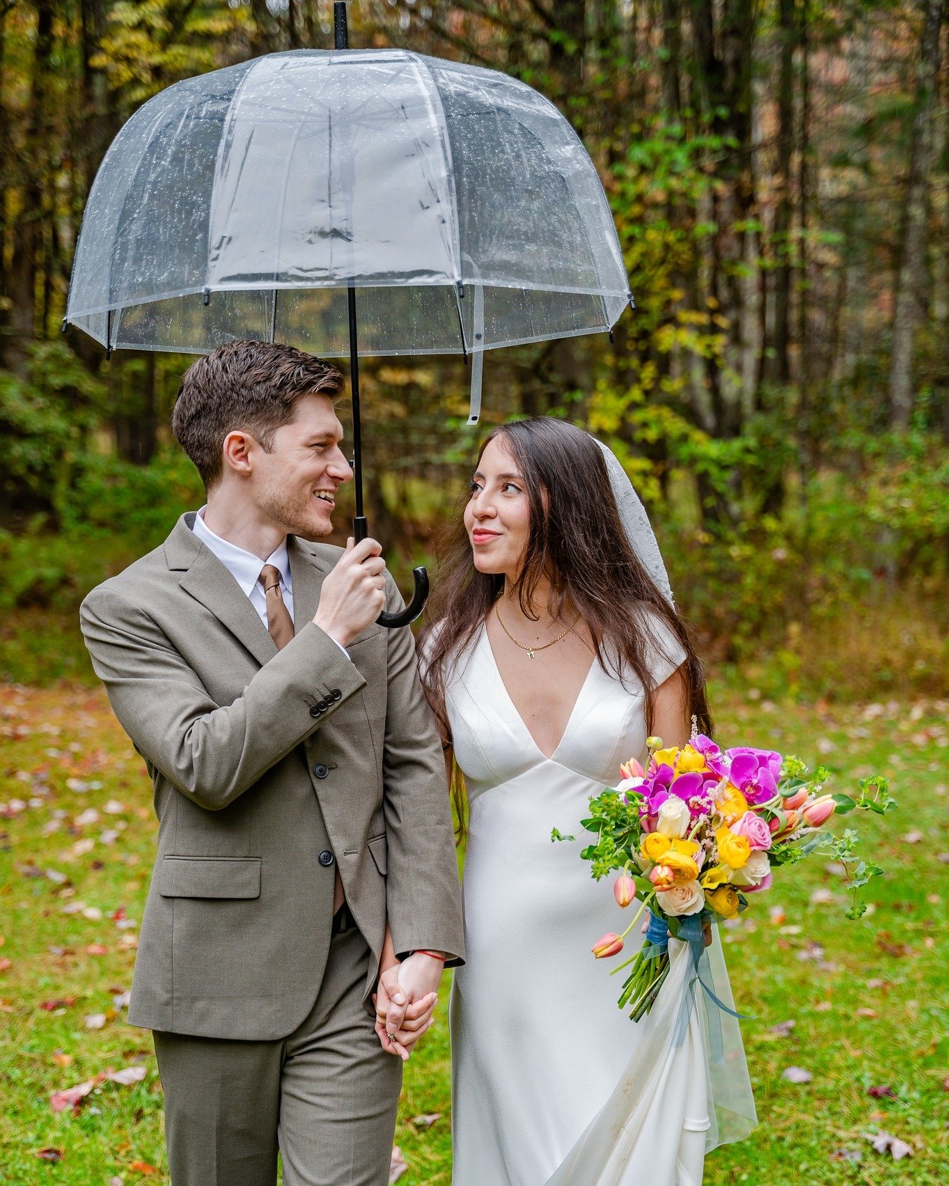 My favorite part about the Spring season as a wedding photographer is the vibrant burst of color and new beginnings it brings. From blossoming flowers to fresh greenery, Spring sets the perfect backdrop for capturing love in its purest form. 

The so