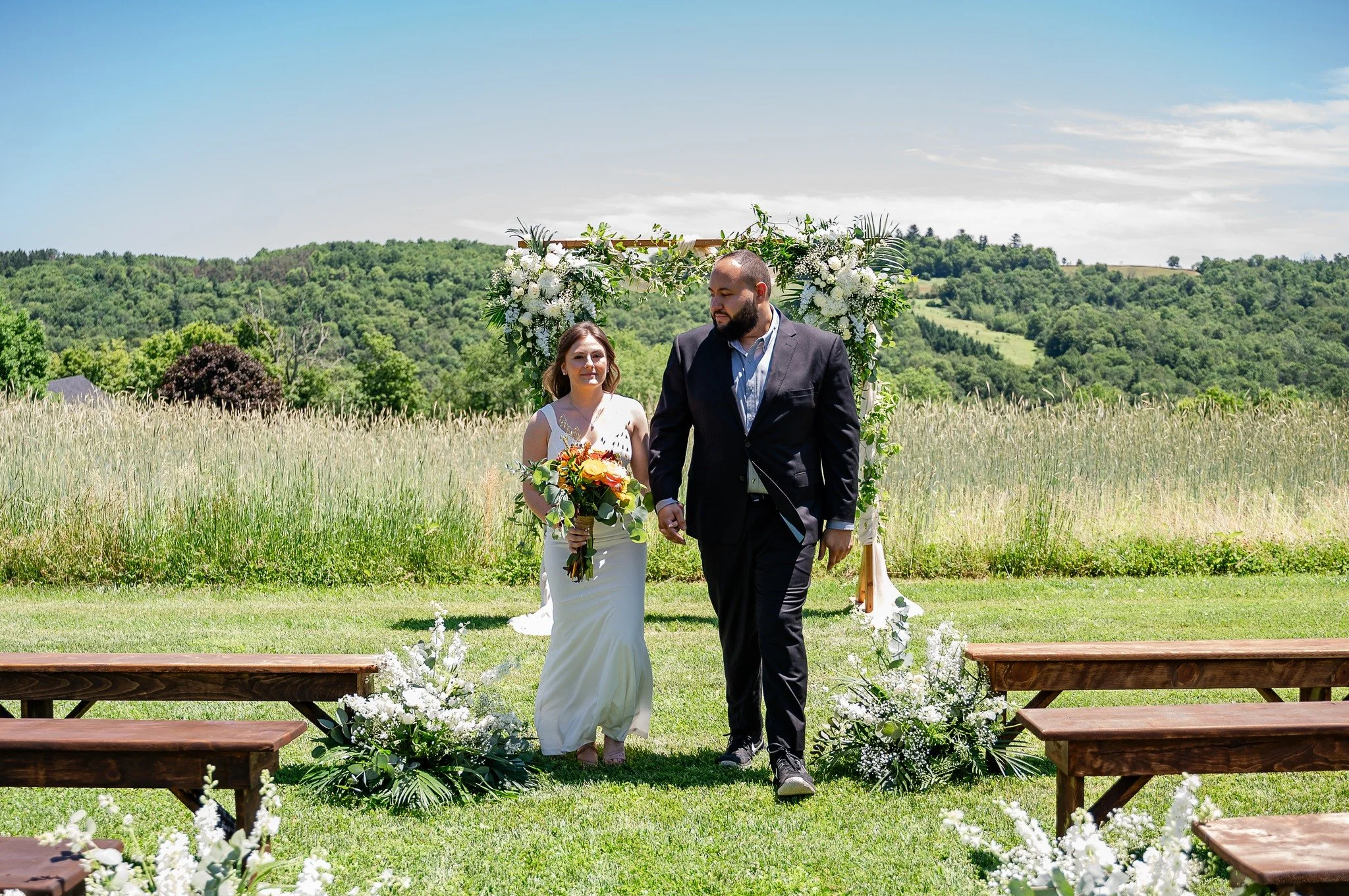 There&rsquo;s something so special about saying &ldquo;I do&rdquo; surrounded by nature 🌿✨
The fresh air, the rolling hills, and the love between two people&mdash;it&rsquo;s the kind of setting that makes wedding days feel unforgettable.

As a photo
