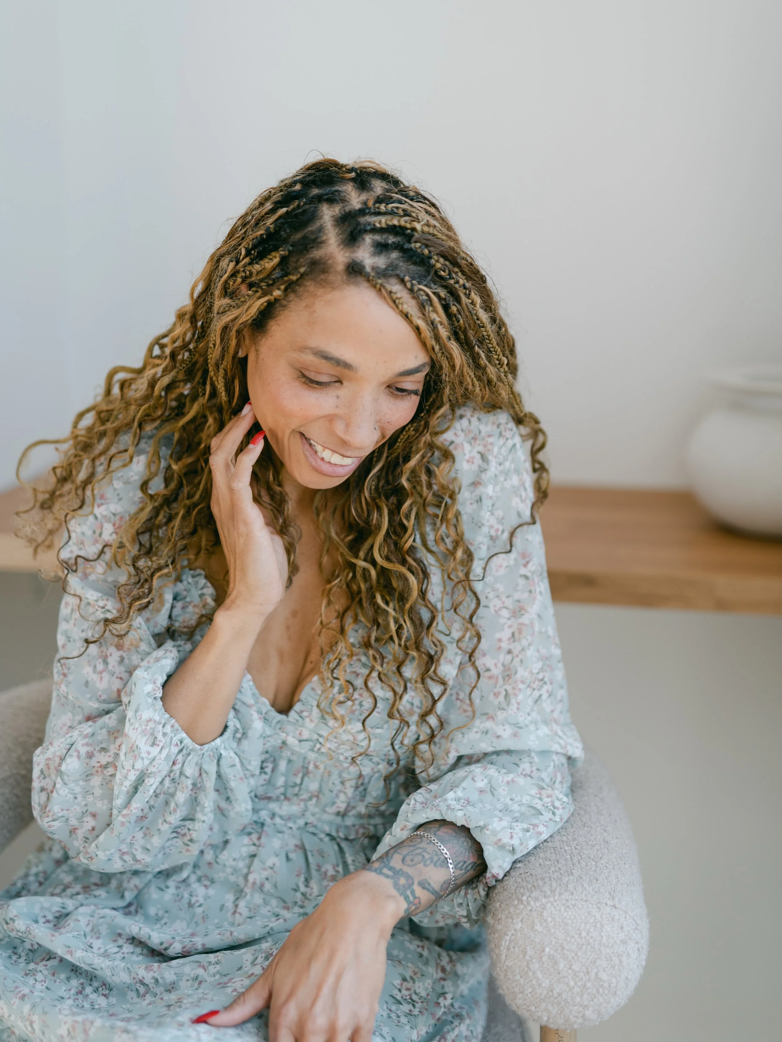 Happy Friday! 👋✨

If you&rsquo;re new here, welcome! I&rsquo;m Melinda.

I&rsquo;m a photographer, UGC creator, assistant principal, marathon runner, and mom to two incredible kids. I wear a lot of hats, but my heart is in creating&mdash;whether tha