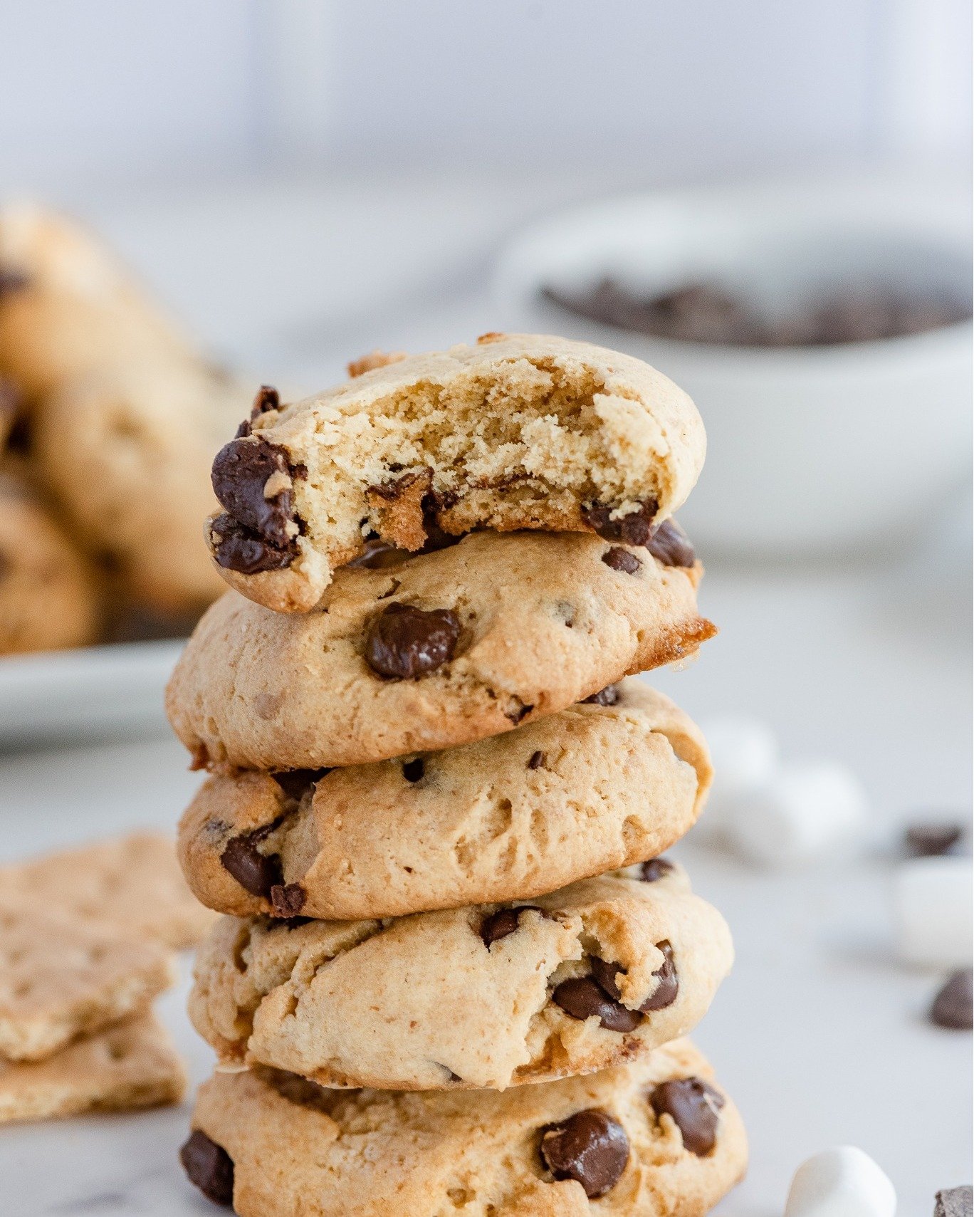 I really miss food photography. 🥹📸

There was something so satisfying about taking something as simple as a stack of cookies and turning it into an entire little story.

Finding the light. Styling every detail. Moving one chocolate chip approximate
