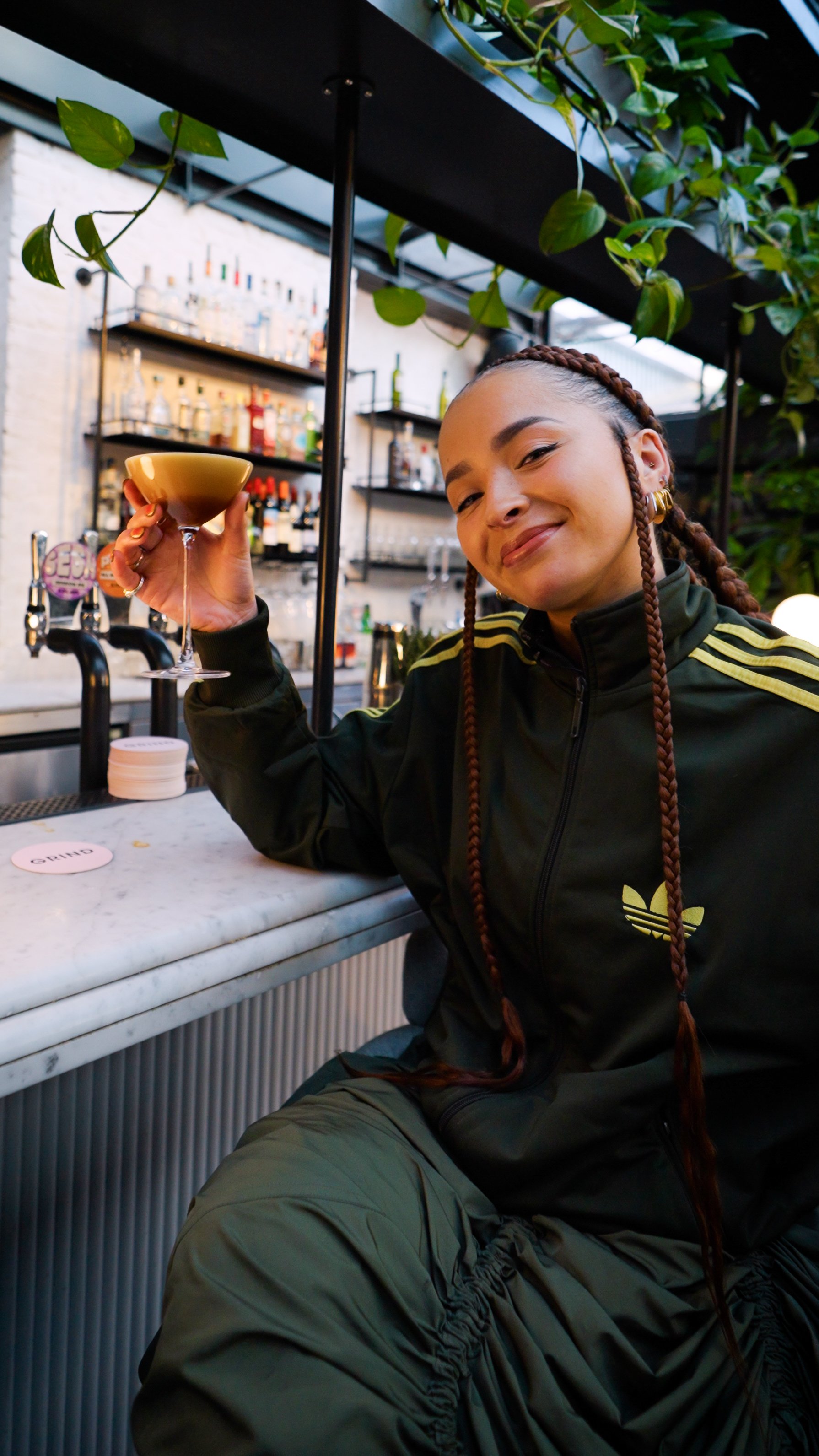 Ella Eyre - Coffee With a Stranger - Thumbnail.jpg