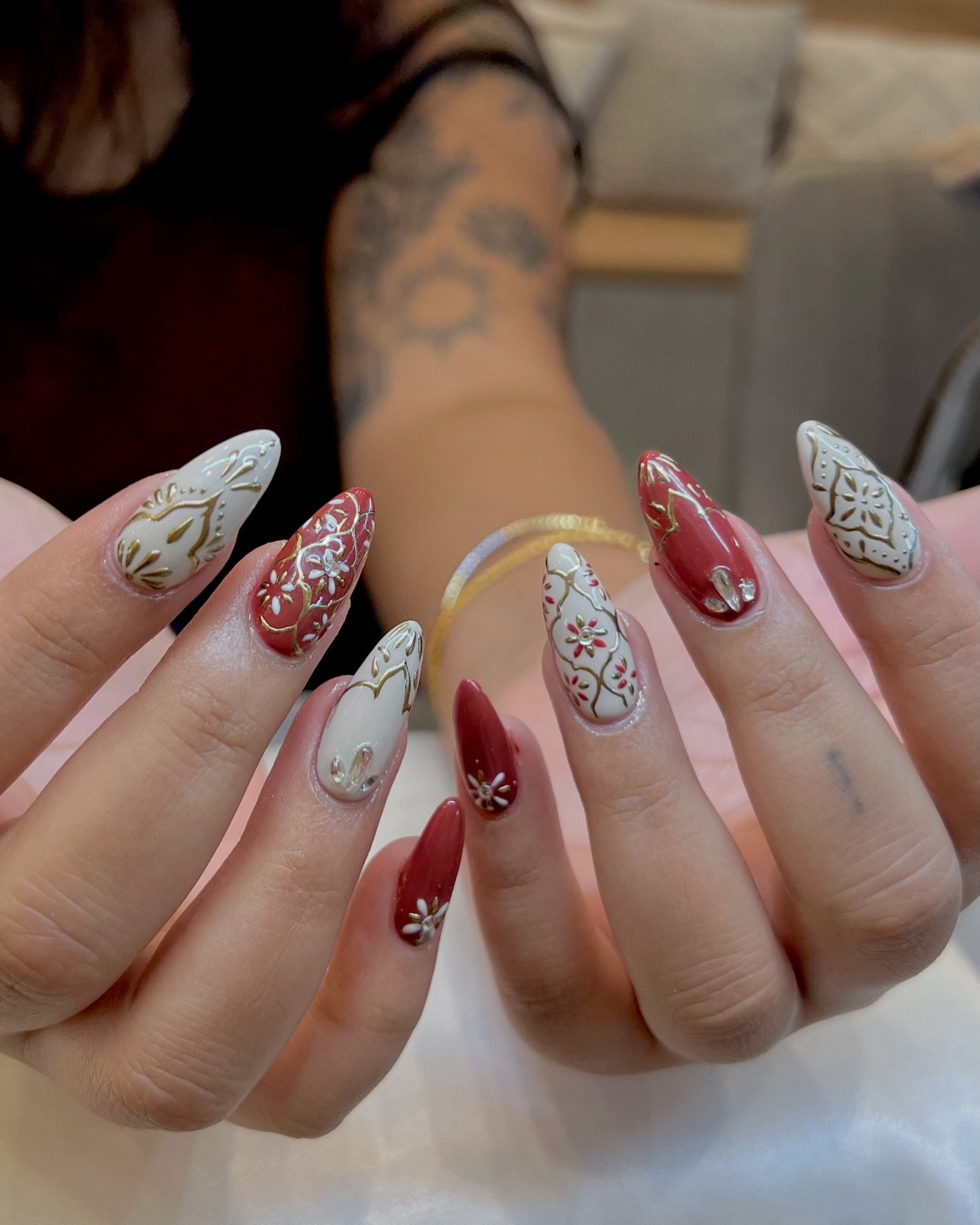 Christmas is coming so soon! 

Book your holiday design nails with us before we are completely booked out 🎄❤️&zwj;🔥