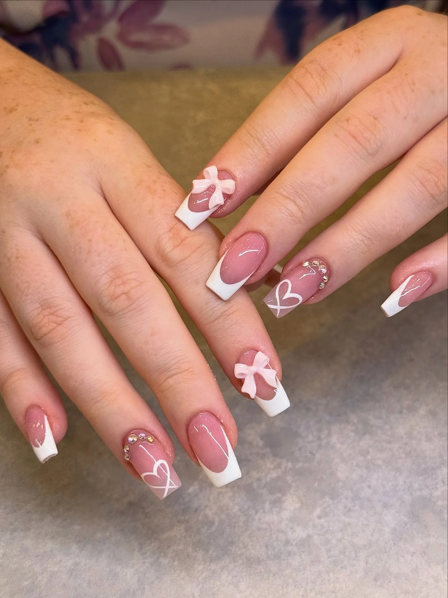 It&rsquo;s been a while since we&rsquo;ve shared a square/coffin shaped nail set and these were the perfect set to. 🎀

Nails by Master Artist, Mia. 💗

Coffin nails. Square nails. French tip nails. Bow nails. Heart nails. Nail gems. Rhinestones on n