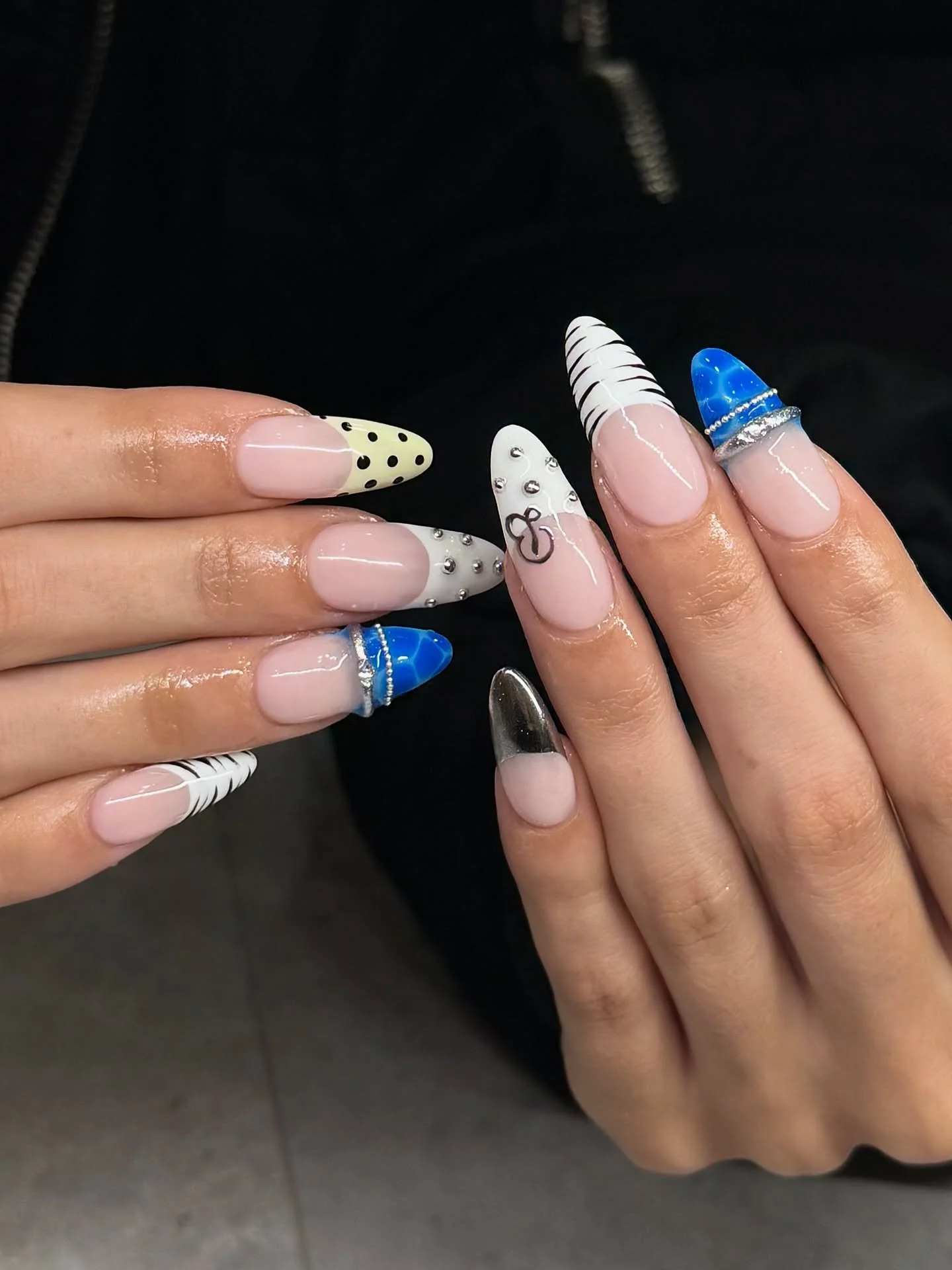 We&rsquo;re currently obsessing over this set of nails! What a perfect combination of everything! 😍

Nails by Master Artist, Amy. 💙

Polkadot nails. Zebra stripe nails. Animal print nails. Buttermilk yellow nails. Nail gems. Nail charms. Chrome nai