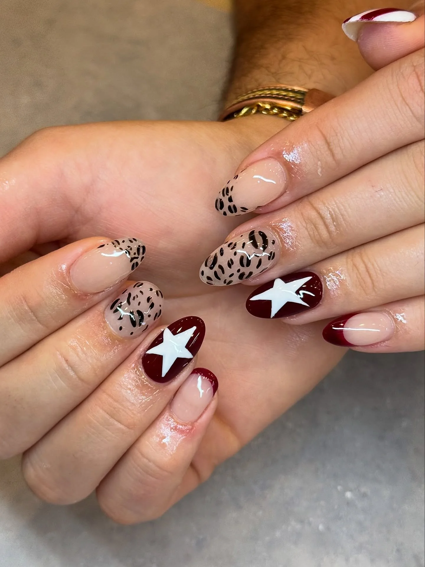 We love anything with animal prints! 🐾

Gorgeous combo of wine red and leopard prints. 

Nails by Standard Artist, Kylie. ❤️

Animal print nails. Leopard nails. Star nails. Red nails. Biab. Builder gel. Acrylic nails. SNS nails. Gel nail polish. Gel