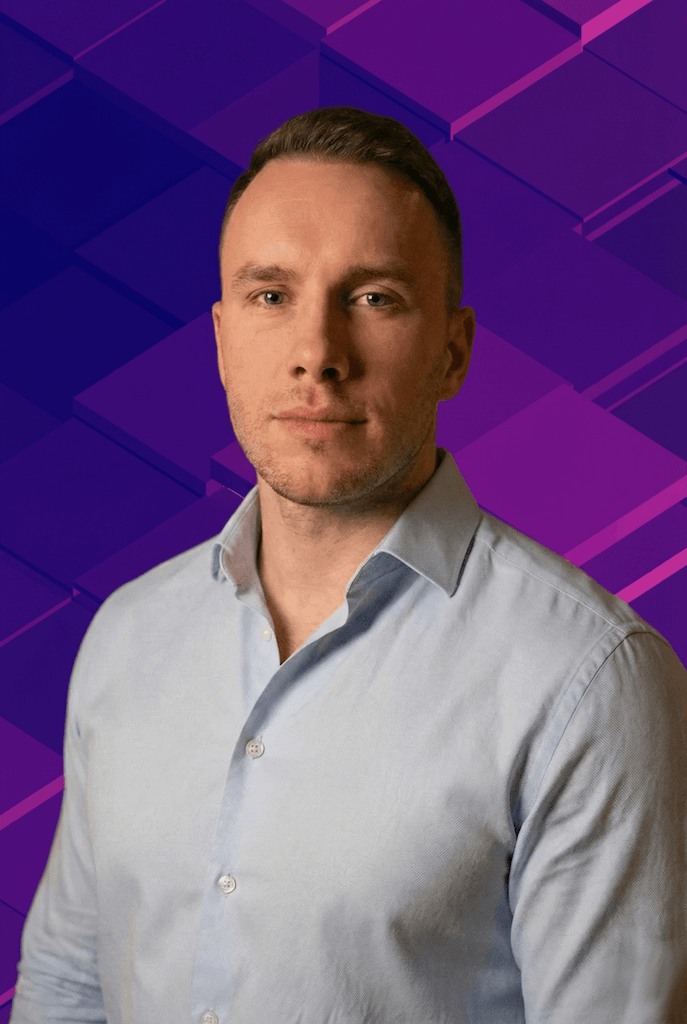 Markus Buchheit, ein junger Mann in hellblauem Hemd