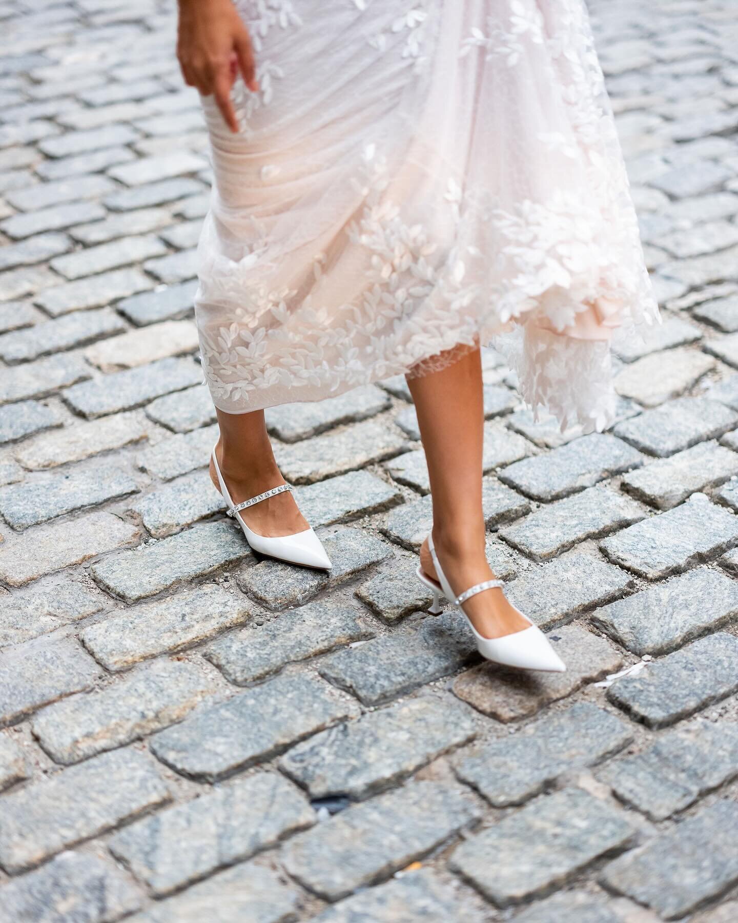 Alisha on the way to her first look&hellip;.@miumiu heels 🤝🏼 TriBeCa cobblestones! I may or may not have cut this train off before the first dance&hellip;.👀✂️ 

Photo: @roeyyohaistudios 
Planning, production and florals: @fete.ny 
Stylist: @maisie