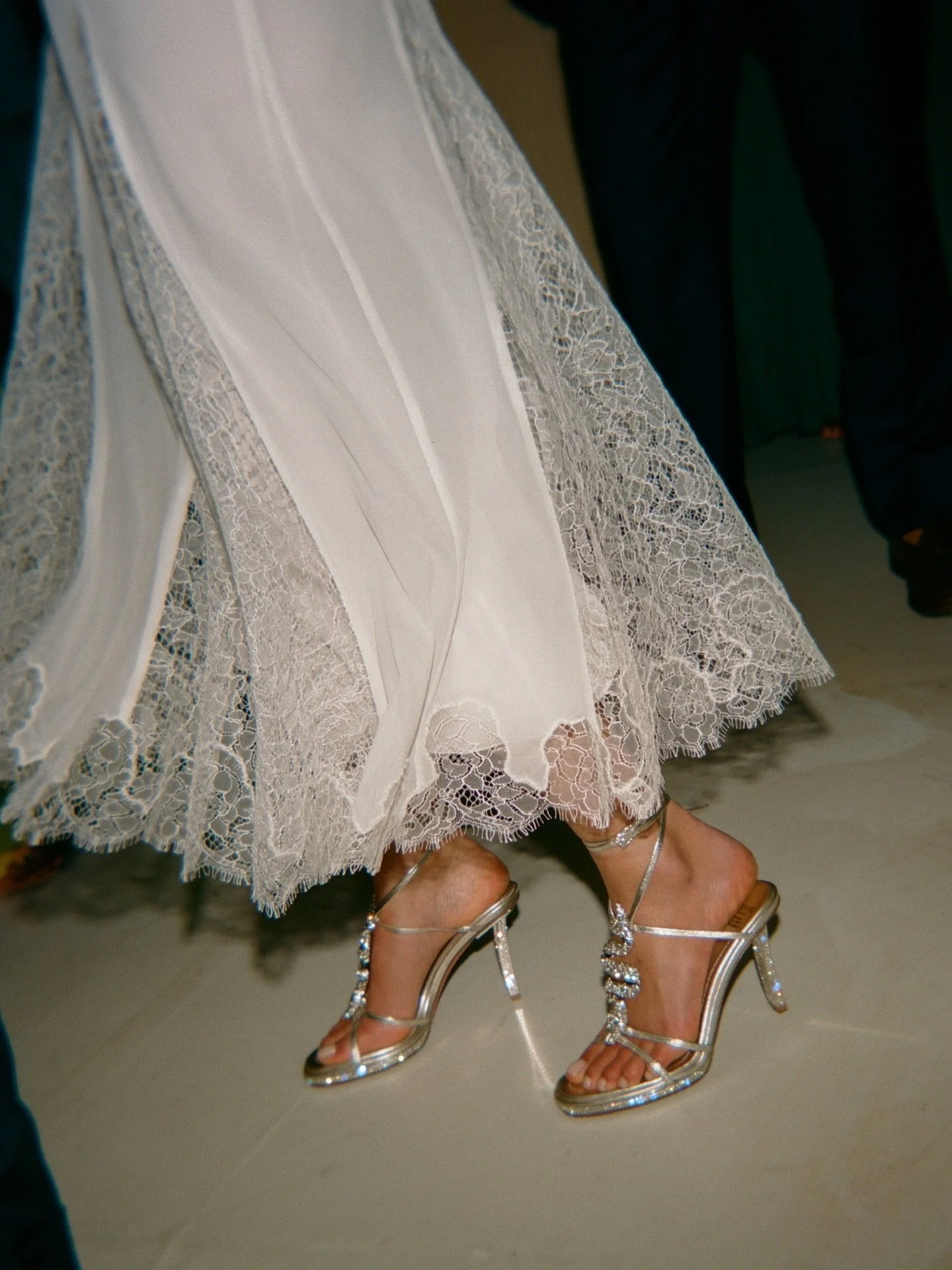 A lil&rsquo; Dolce moment for the after party🪩

Planning and production: @matthewrobbinsdesign @robbinsotoya 
Photographer: @kristenmarieparker @theweddingartistsco 
Videographer: @aaronnovakfilms 
Venue: @fisherislandclub 
Hair: @hairbyduber 
Make-