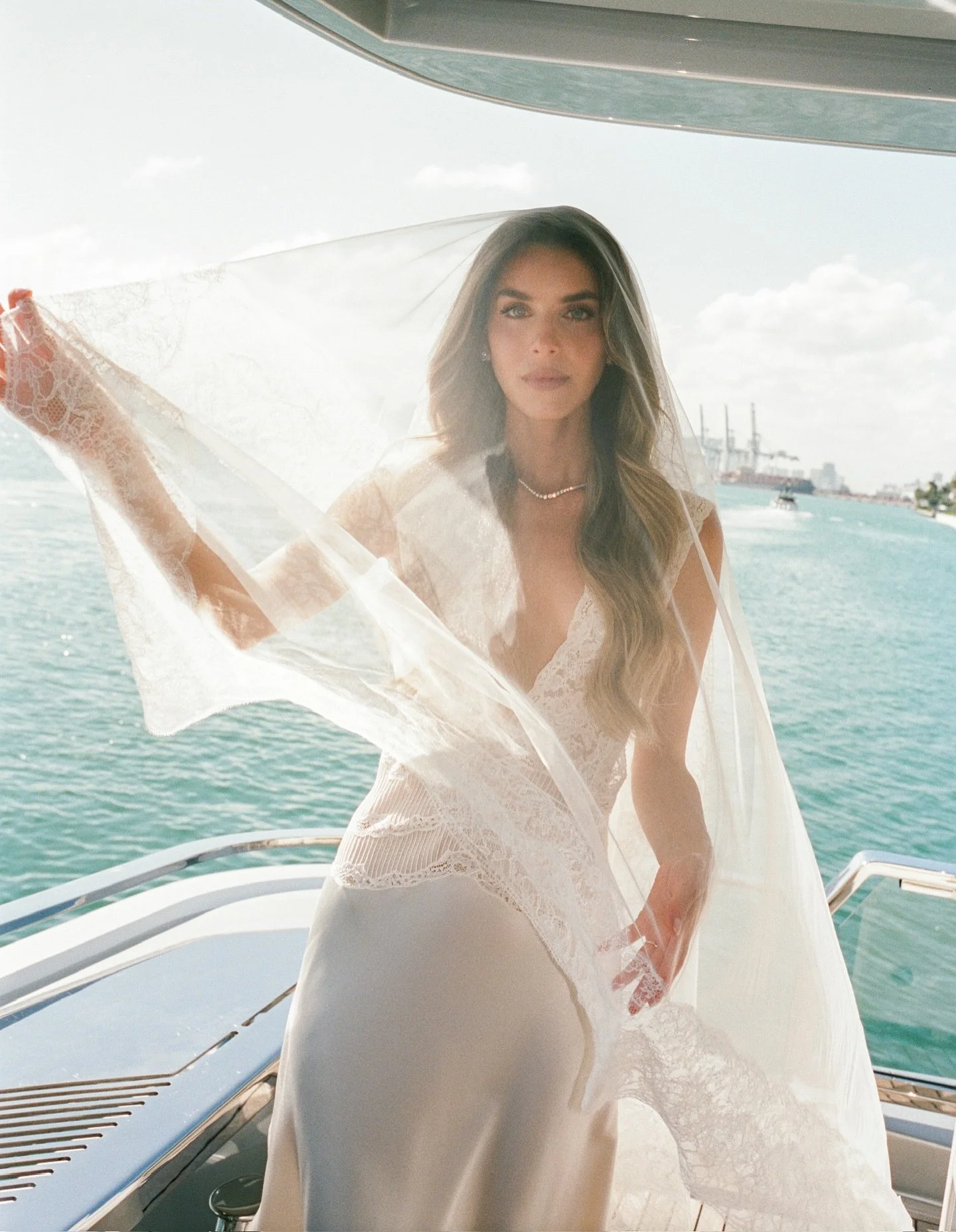 A moment for these veil shots 🤍

Planning and production: @matthewrobbinsdesign @robbinsotoya 
Photographer: @kristenmarieparker @theweddingartistsco 
Videographer: @aaronnovakfilms 
Venue: @fisherislandclub 
Hair: @hairbyduber 
Make-up: @daniela.go