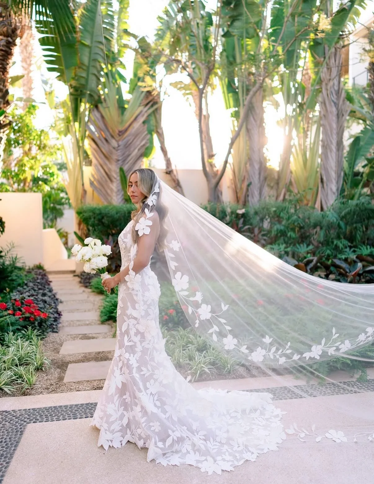 Oceanfront vows in Cabo, with whales jumping in the sea behind them 🤍 Such a beautiful wedding for V&amp;C created by @matthewrobbinsdesign x @robbinsotoya 

Photographer @josevilla
Planning and Design @robbinsotoya @matthewrobbinsdesign
Video @stor