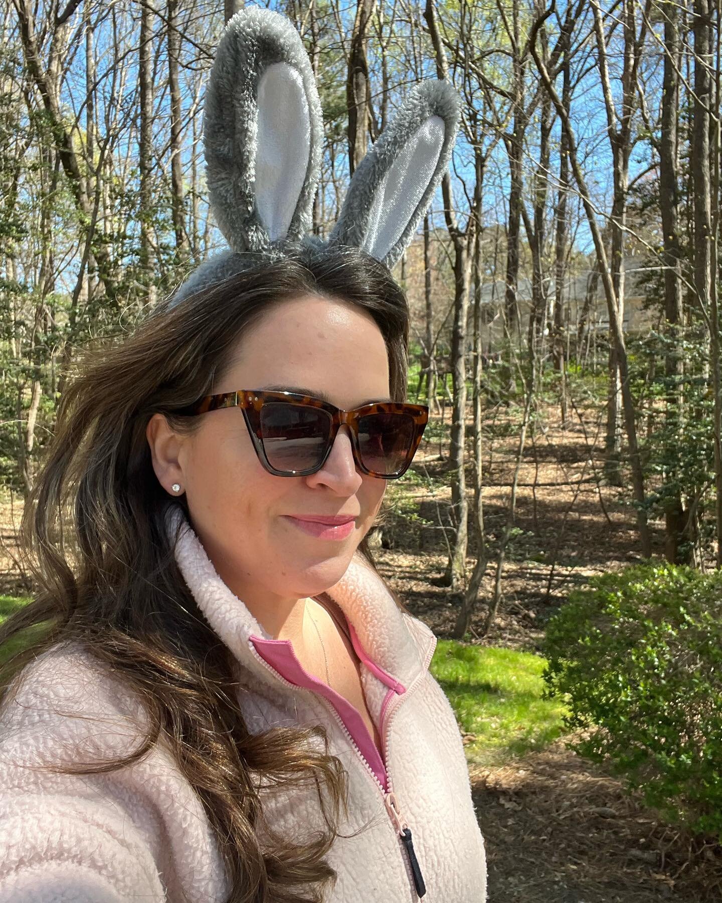 Hop hop hopping to run the neighborhood egg hunt. Ty to my helpers, we probably hid 1,000 eggs!🥚 Joe was a spirited Easter Bunny 🐇 Our littlest was not amused but Benny was a fan. The first pic of the carousel is dedicated to my good hair day 💅🏼 