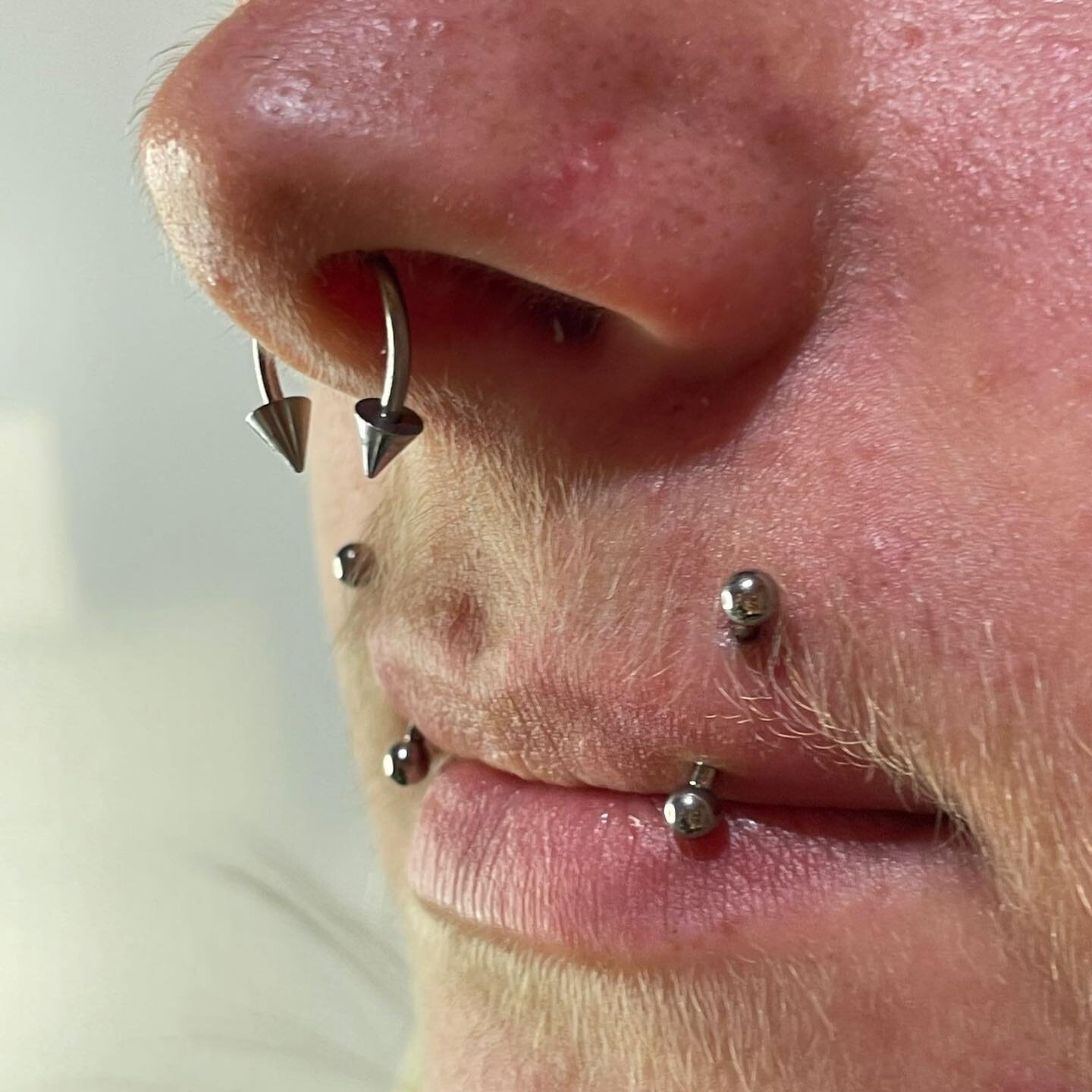 We might be closed due to the shop&rsquo;s renovation -we cannot wait to share everything with you!!!!- but in the meantime we share some previously and beautifully performed fang piercings by the very talented @piercingsbynina 
Aren&rsquo;t they jus